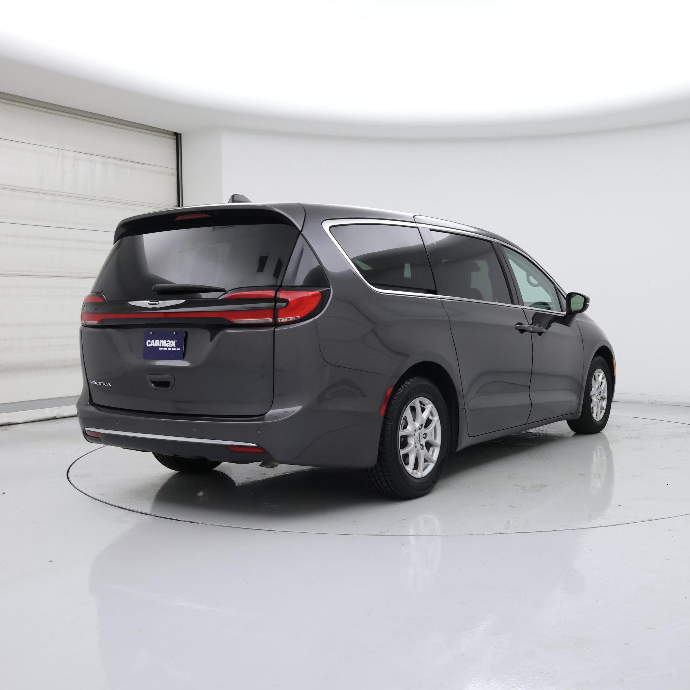 Thumbnail: 2023 Chrysler Pacifica - 8
