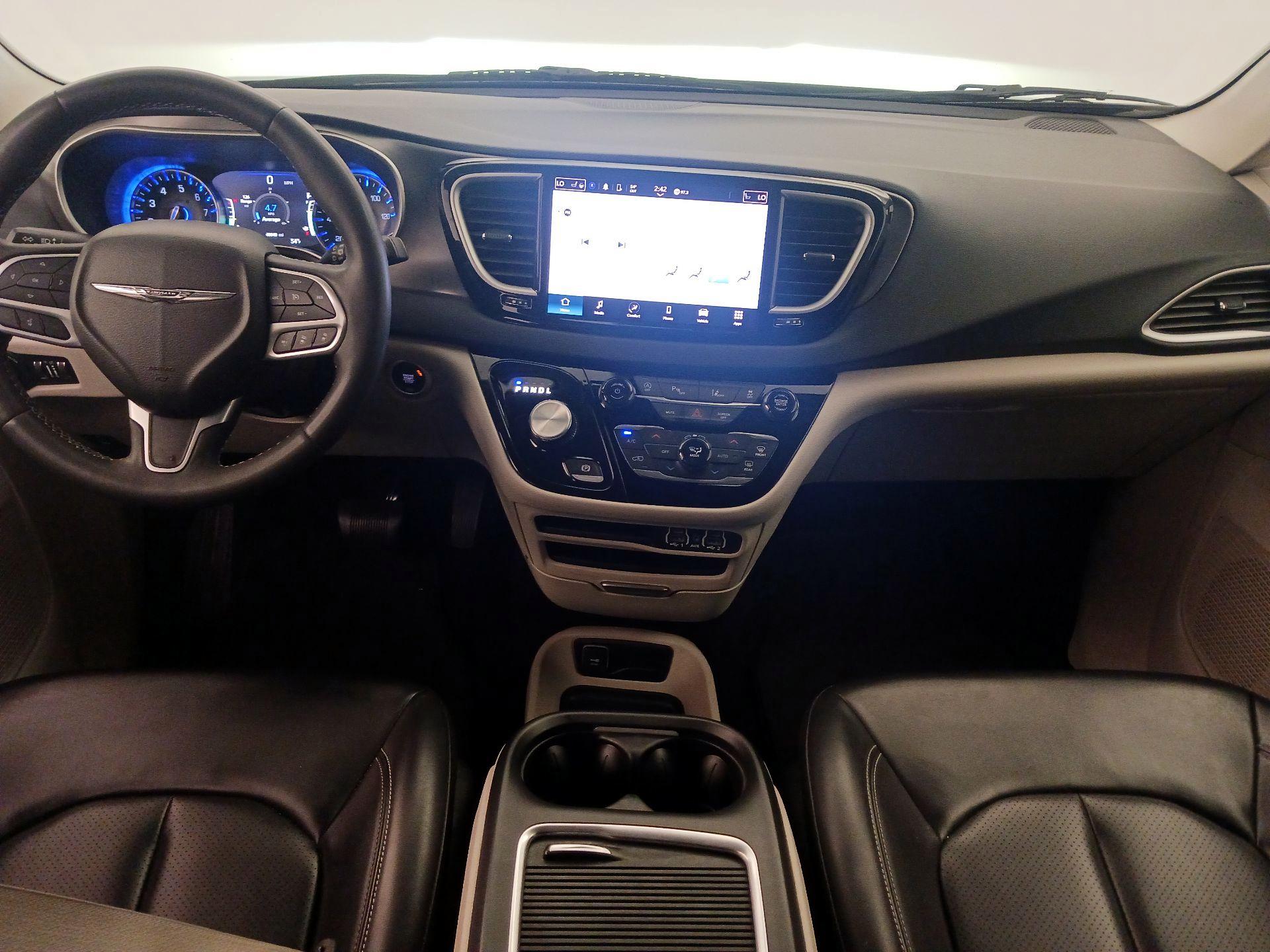 Thumbnail: 2023 Chrysler Pacifica - 9