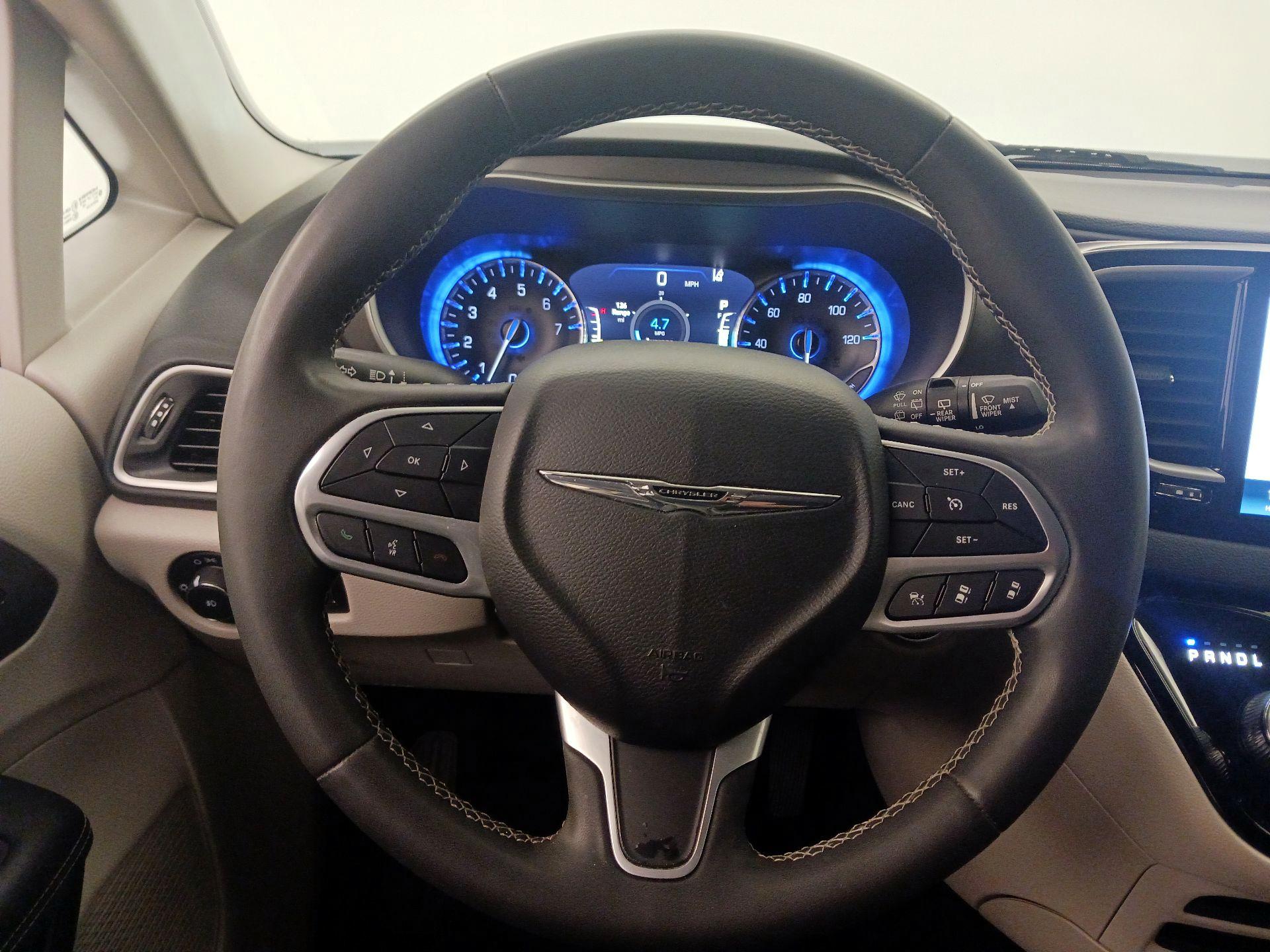 Thumbnail: 2023 Chrysler Pacifica - 10