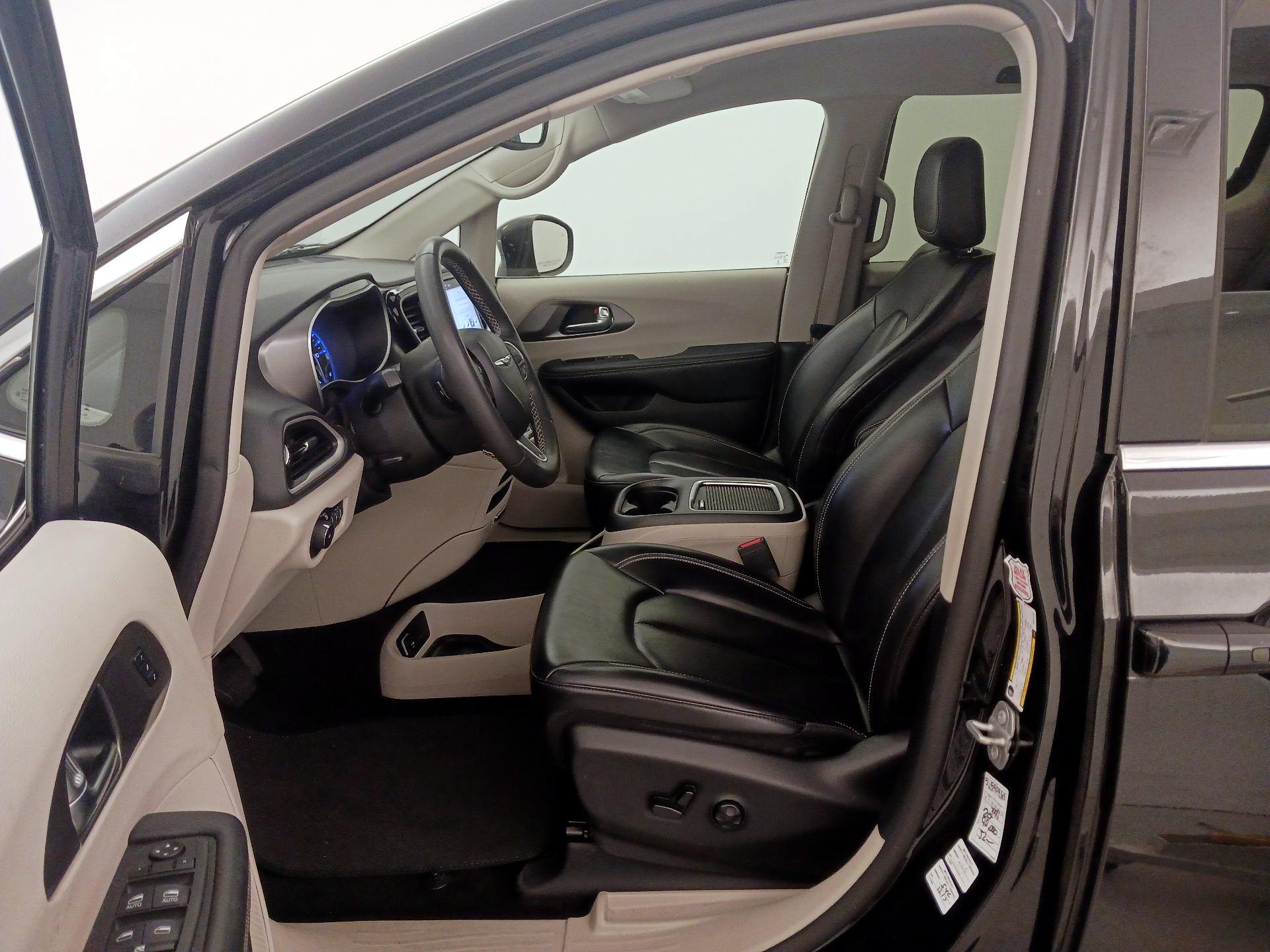 Thumbnail: 2023 Chrysler Pacifica - 11