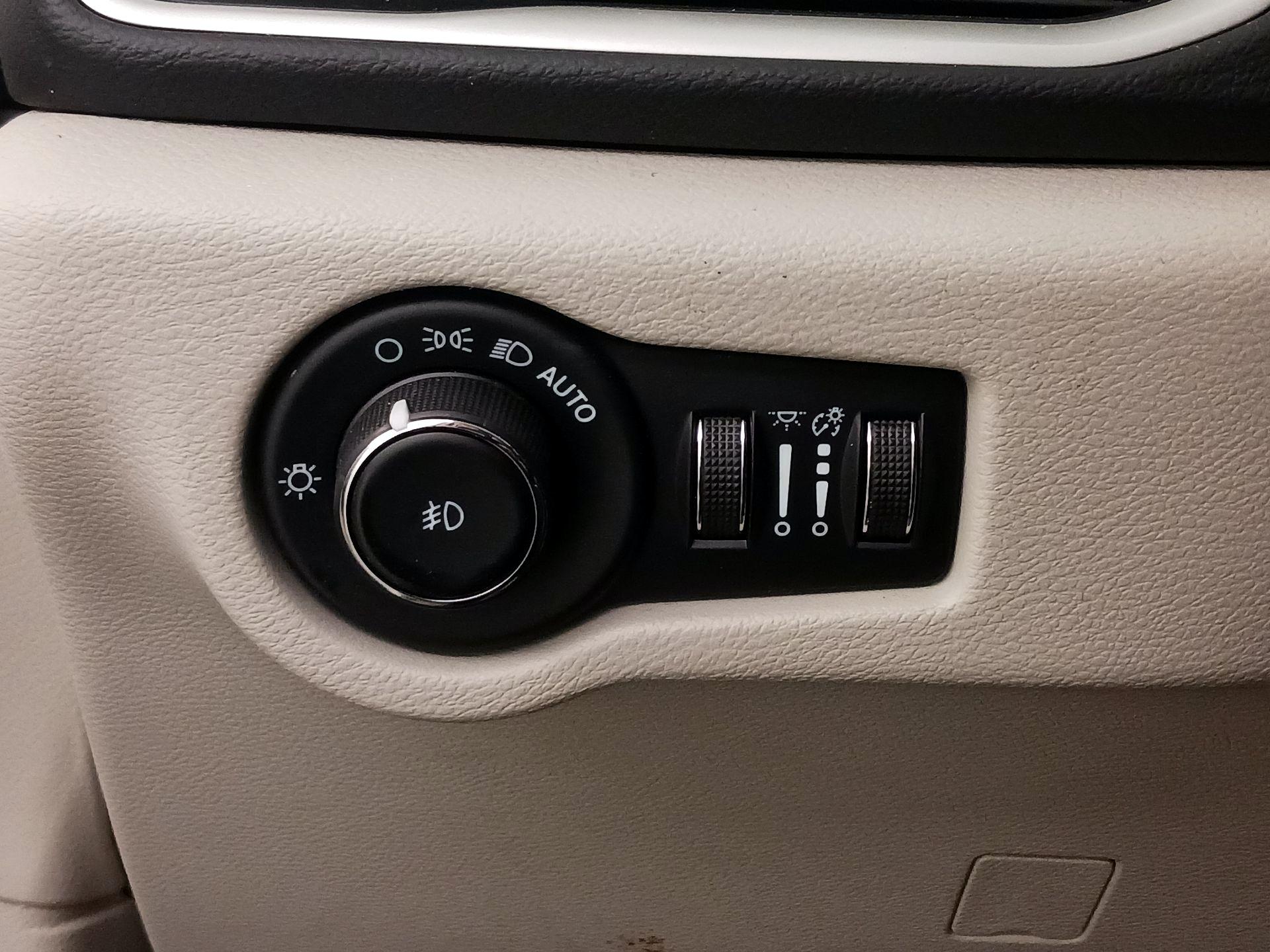 Thumbnail: 2023 Chrysler Pacifica - 13