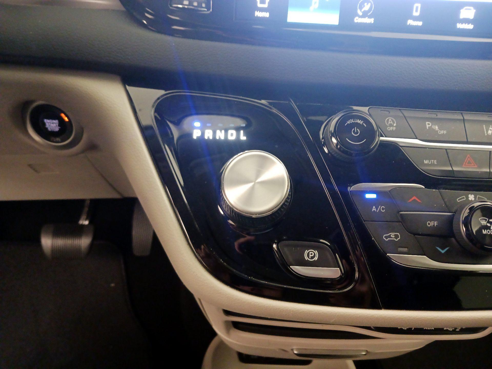 Thumbnail: 2023 Chrysler Pacifica - 17