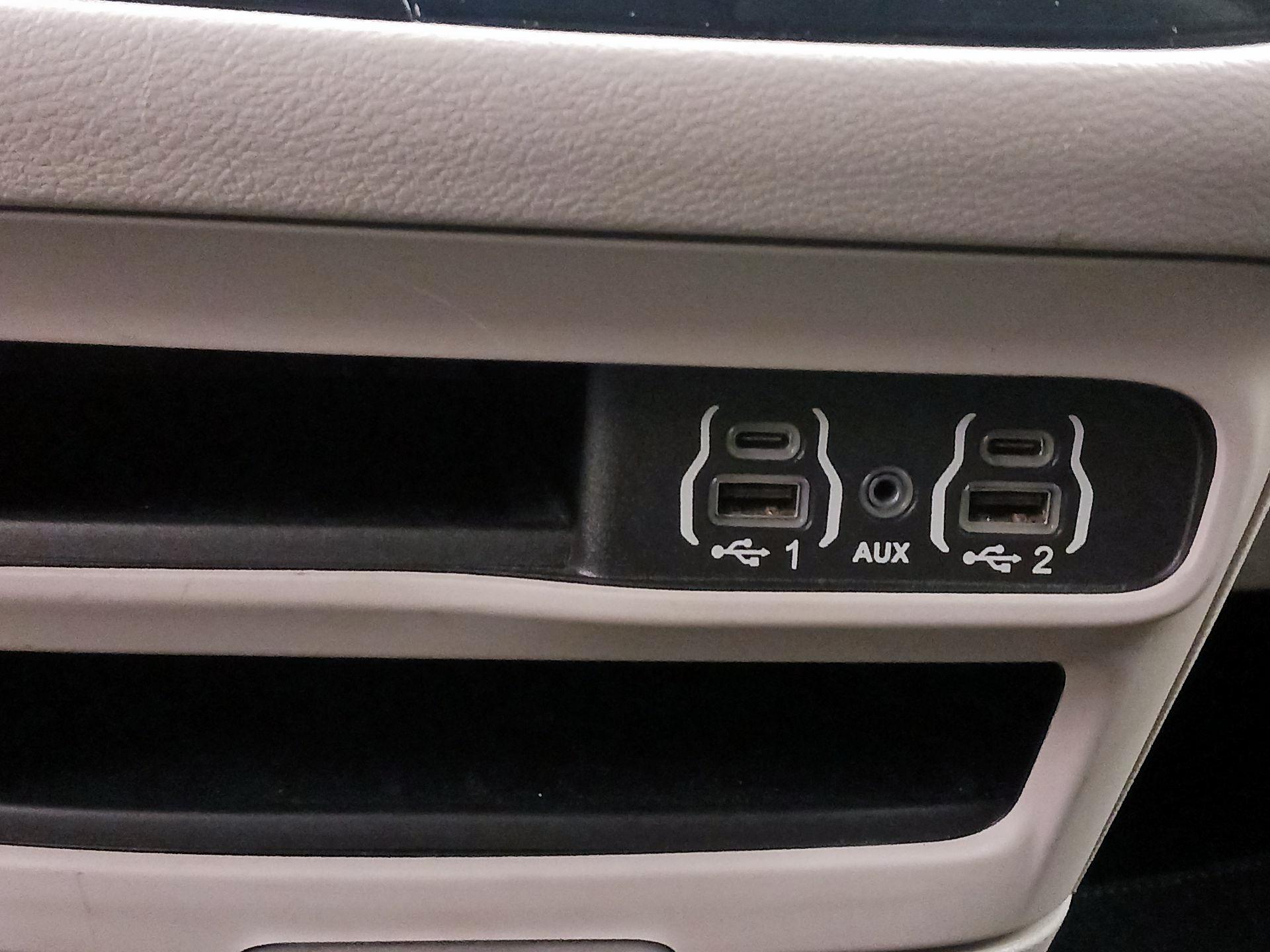 Thumbnail: 2023 Chrysler Pacifica - 18