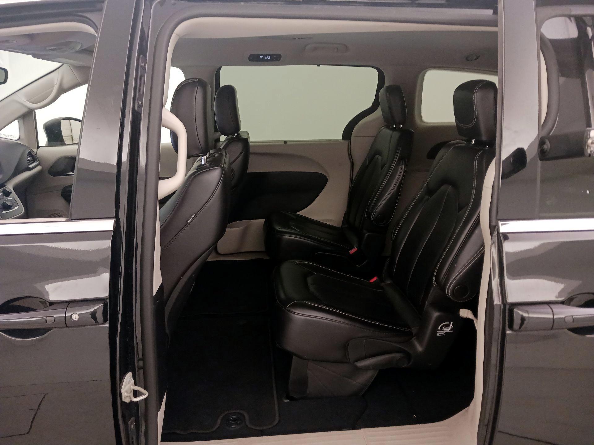 Thumbnail: 2023 Chrysler Pacifica - 19