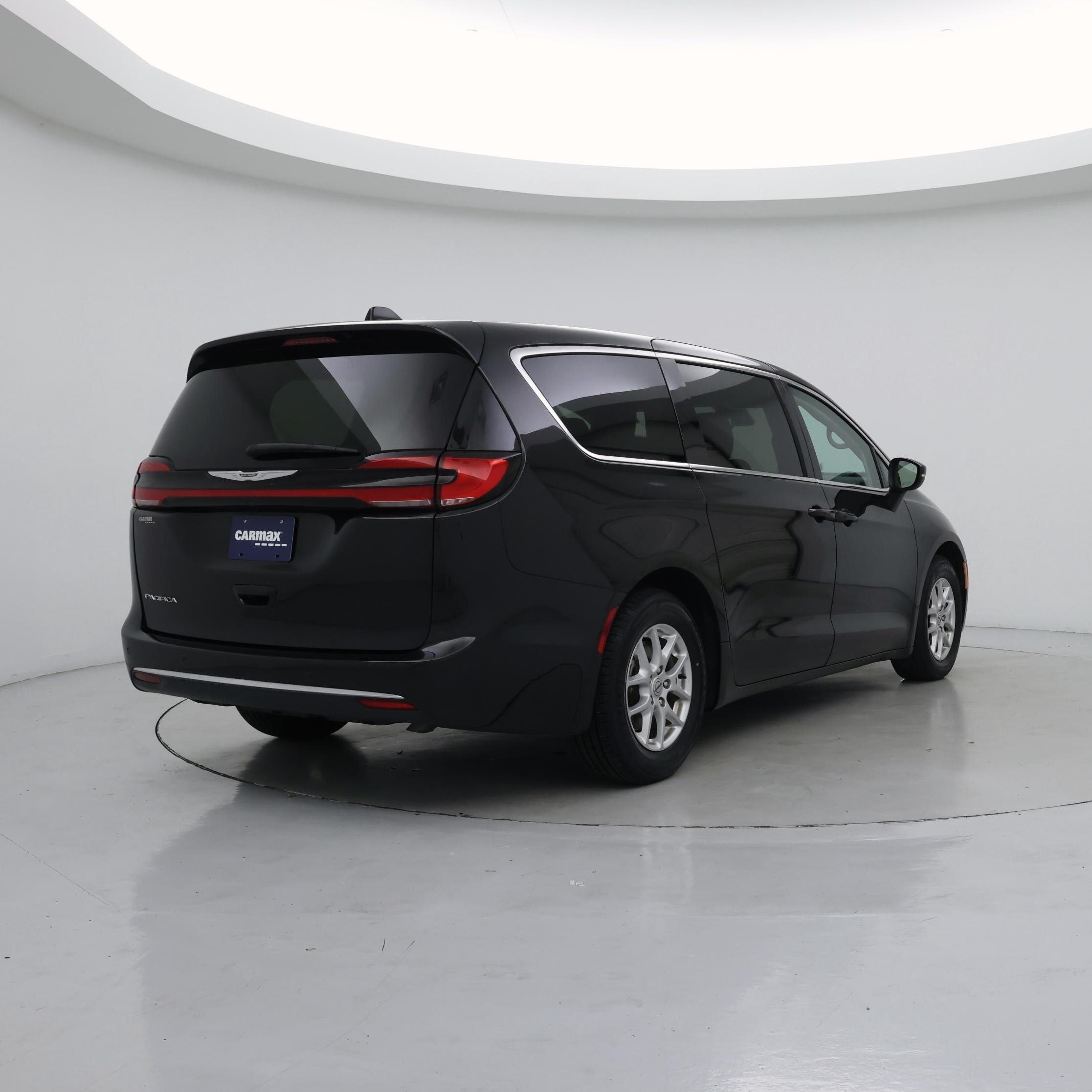 Thumbnail: 2023 Chrysler Pacifica - 8