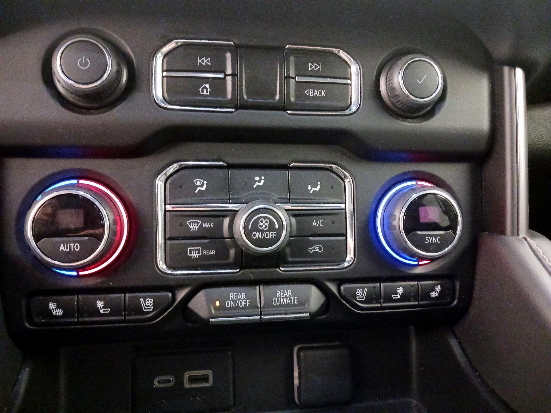 Thumbnail: 2023 Chevrolet Suburban - 17