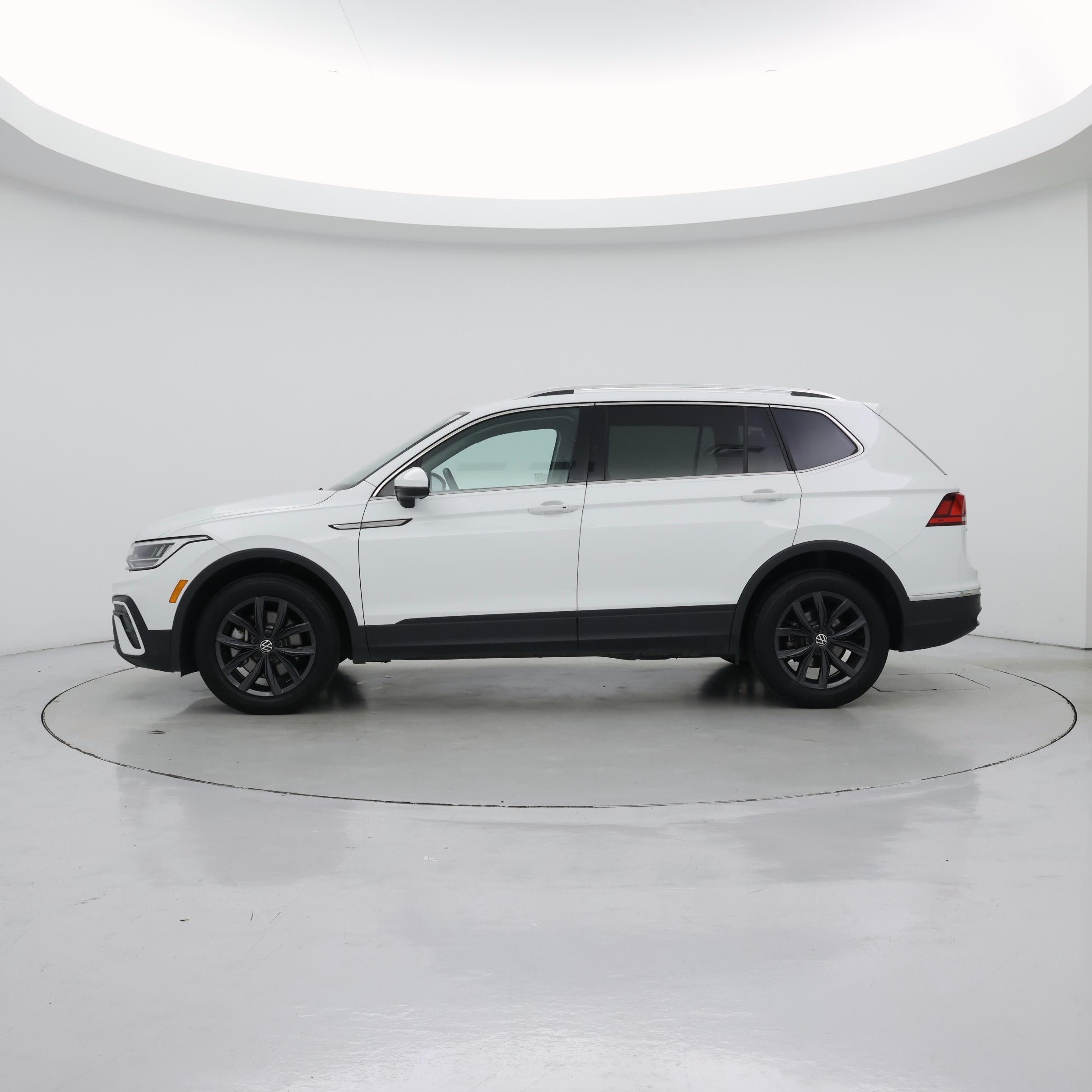 Thumbnail: 2024 Volkswagen Tiguan - 3