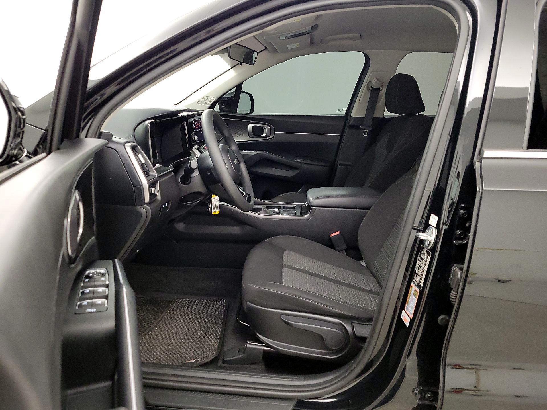 Thumbnail: 2023 Kia Sorento - 11