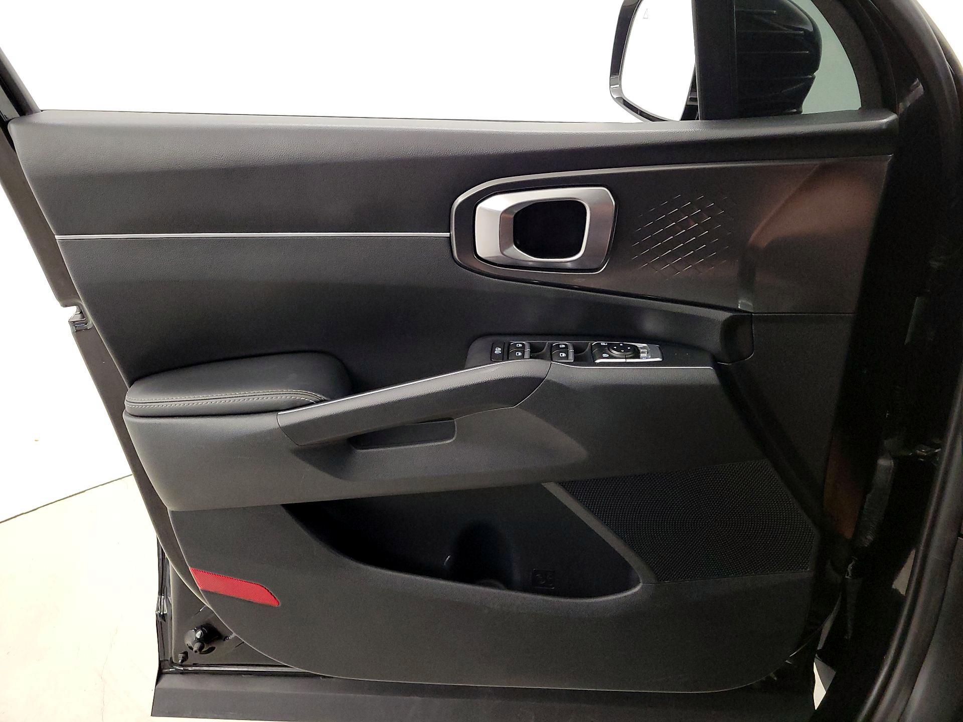 Thumbnail: 2023 Kia Sorento - 12