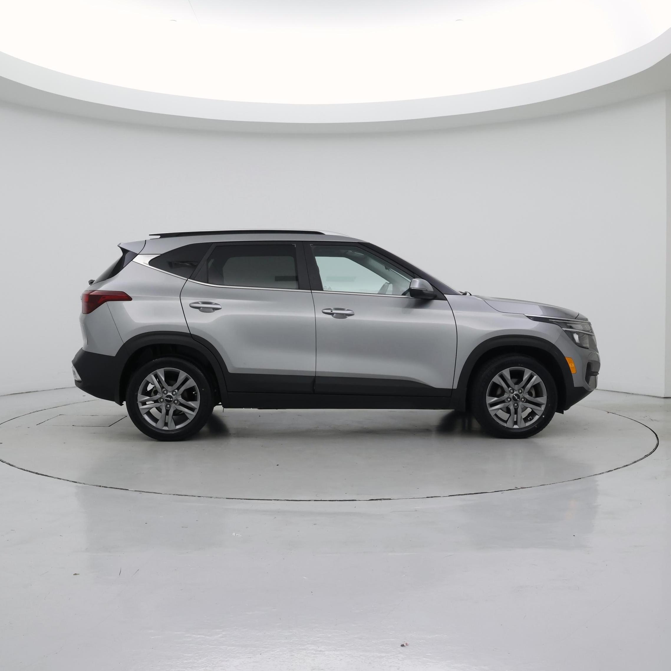 Thumbnail: 2023 Kia Seltos - 7