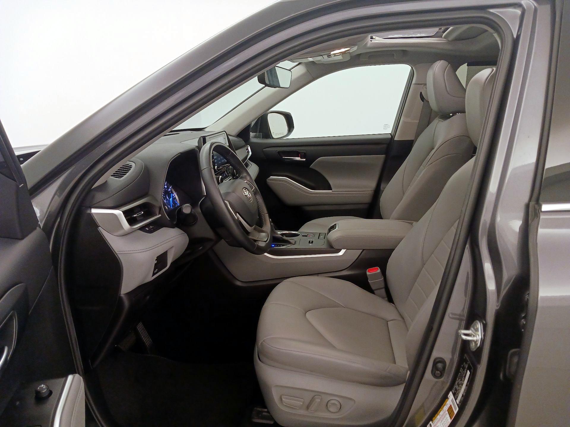 Thumbnail: 2022 Toyota Highlander - 11