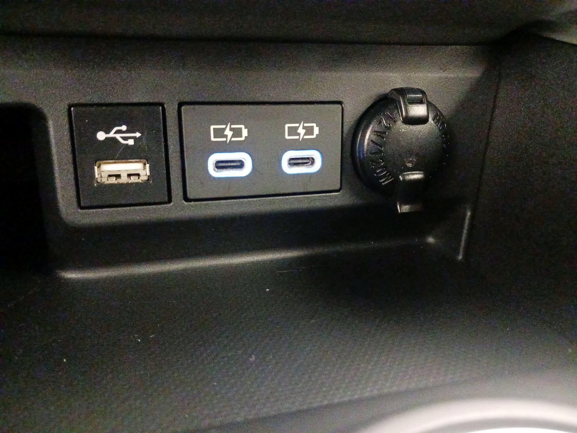 Thumbnail: 2022 Toyota Highlander - 18