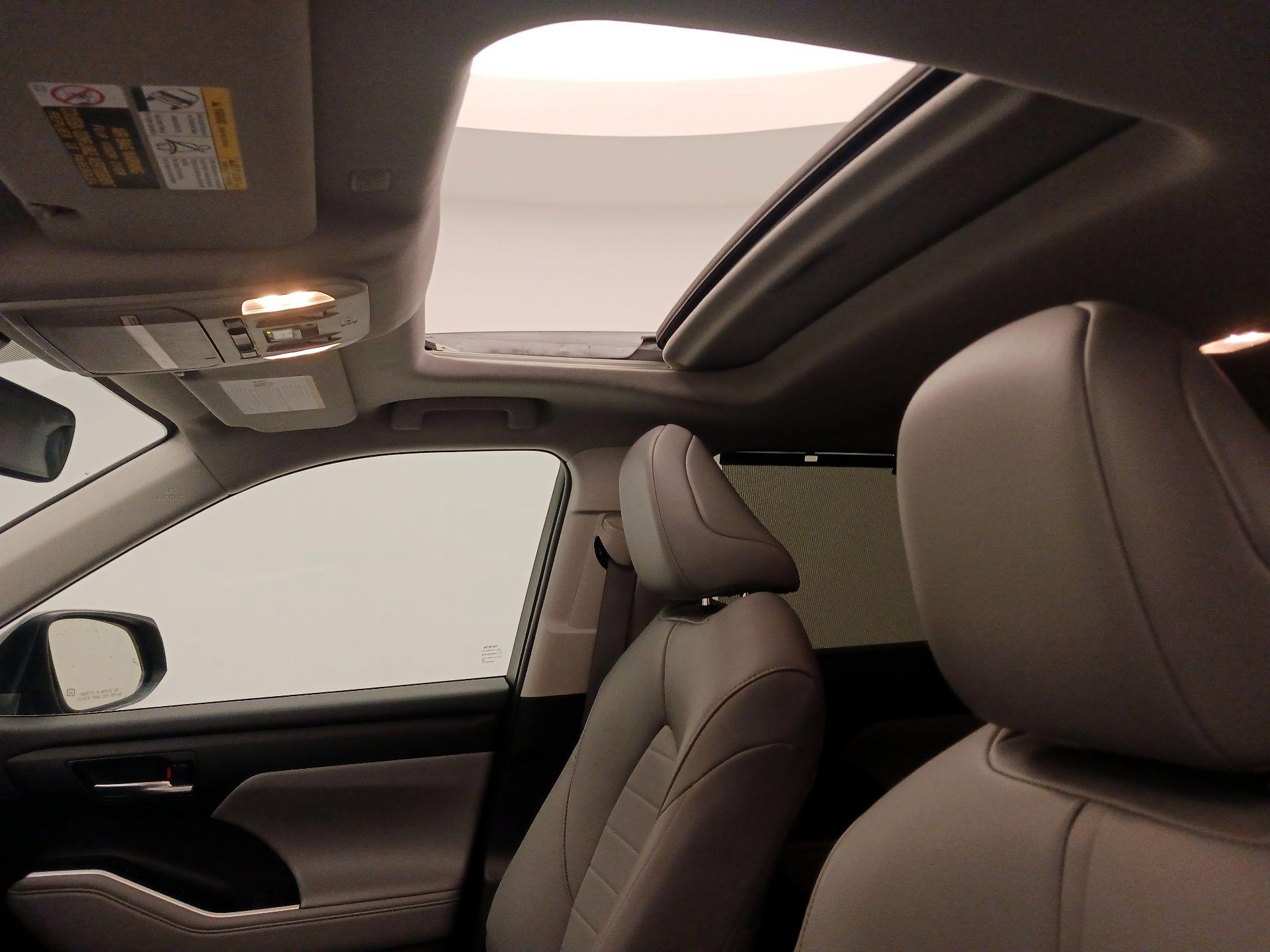 Thumbnail: 2022 Toyota Highlander - 19