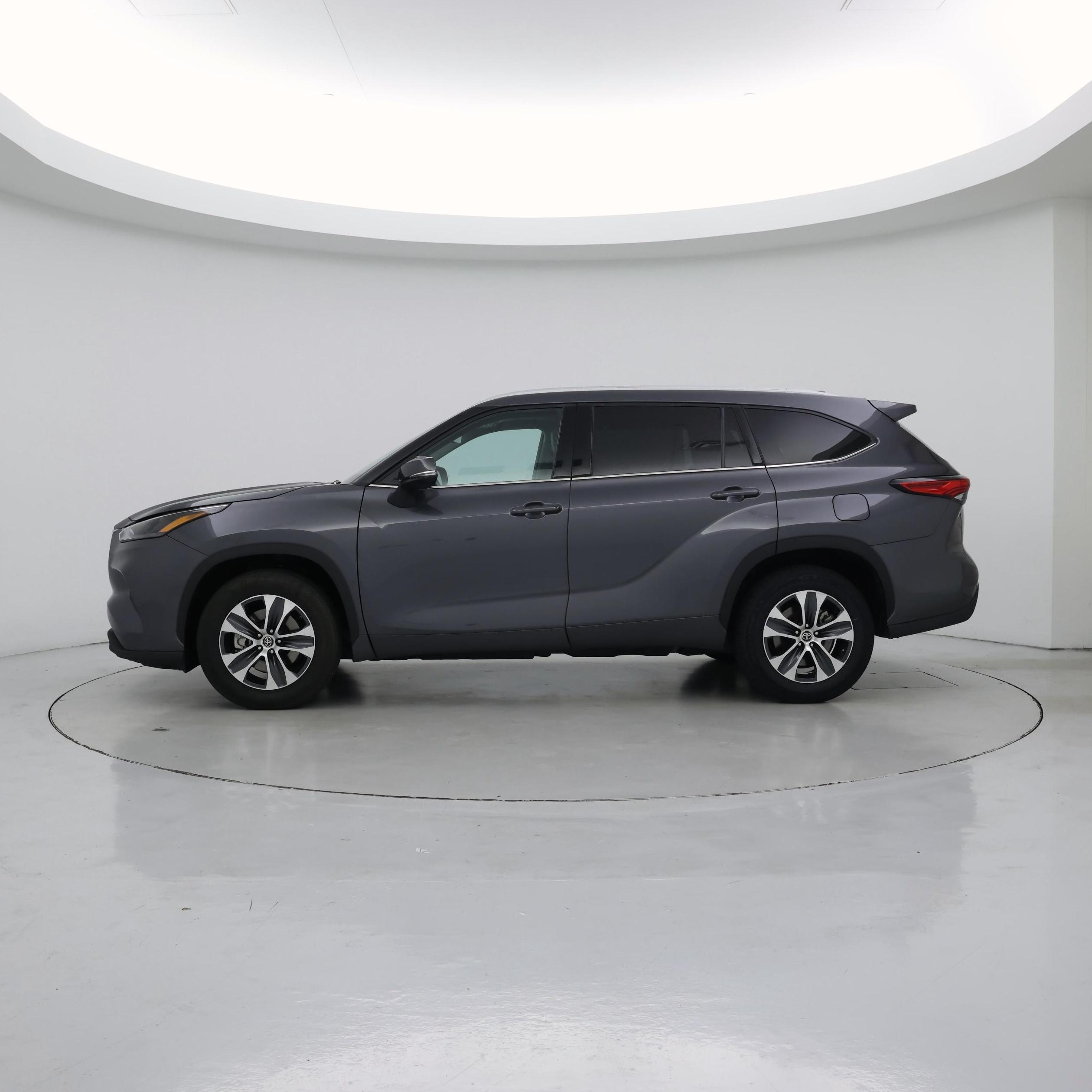 Thumbnail: 2022 Toyota Highlander - 3