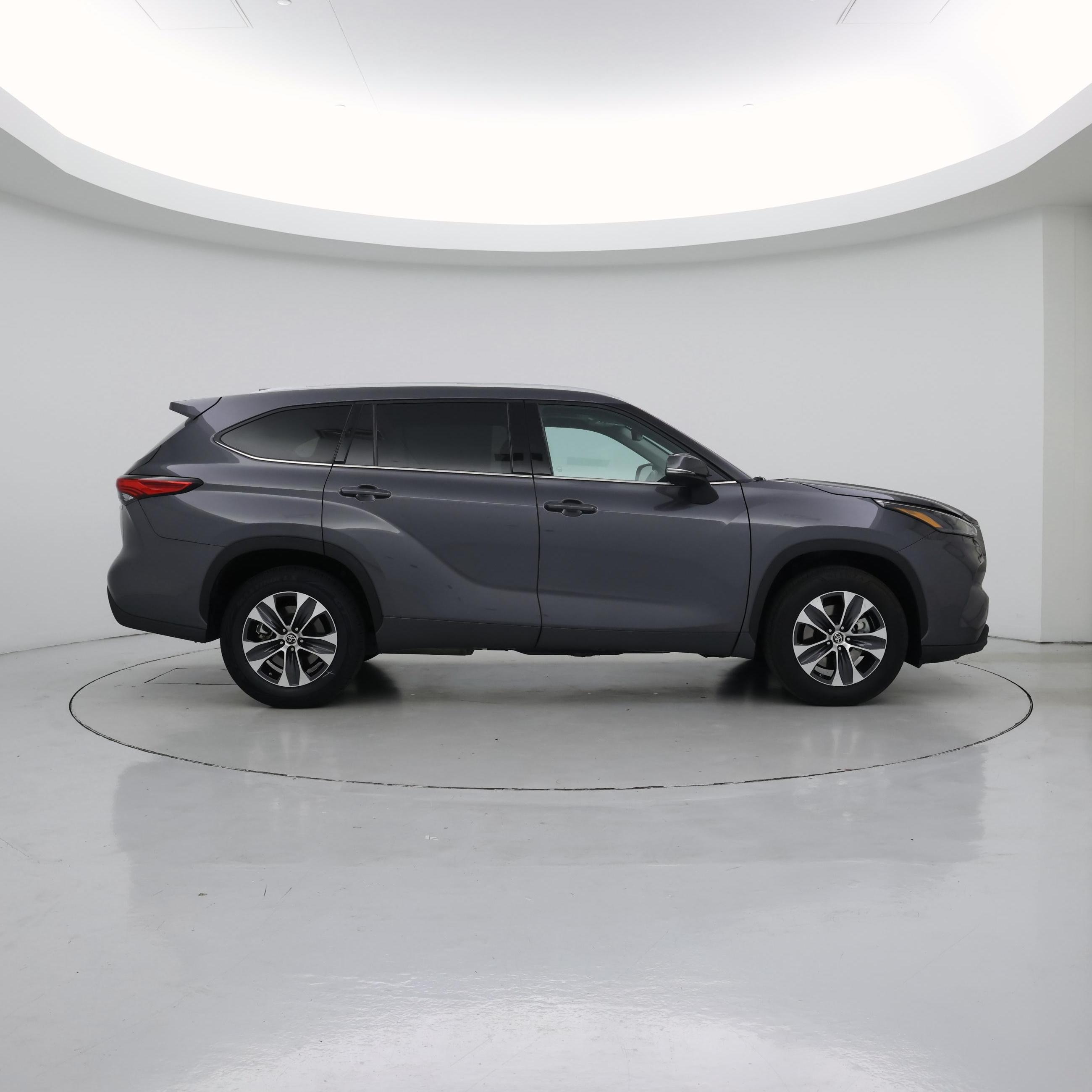 Thumbnail: 2022 Toyota Highlander - 7