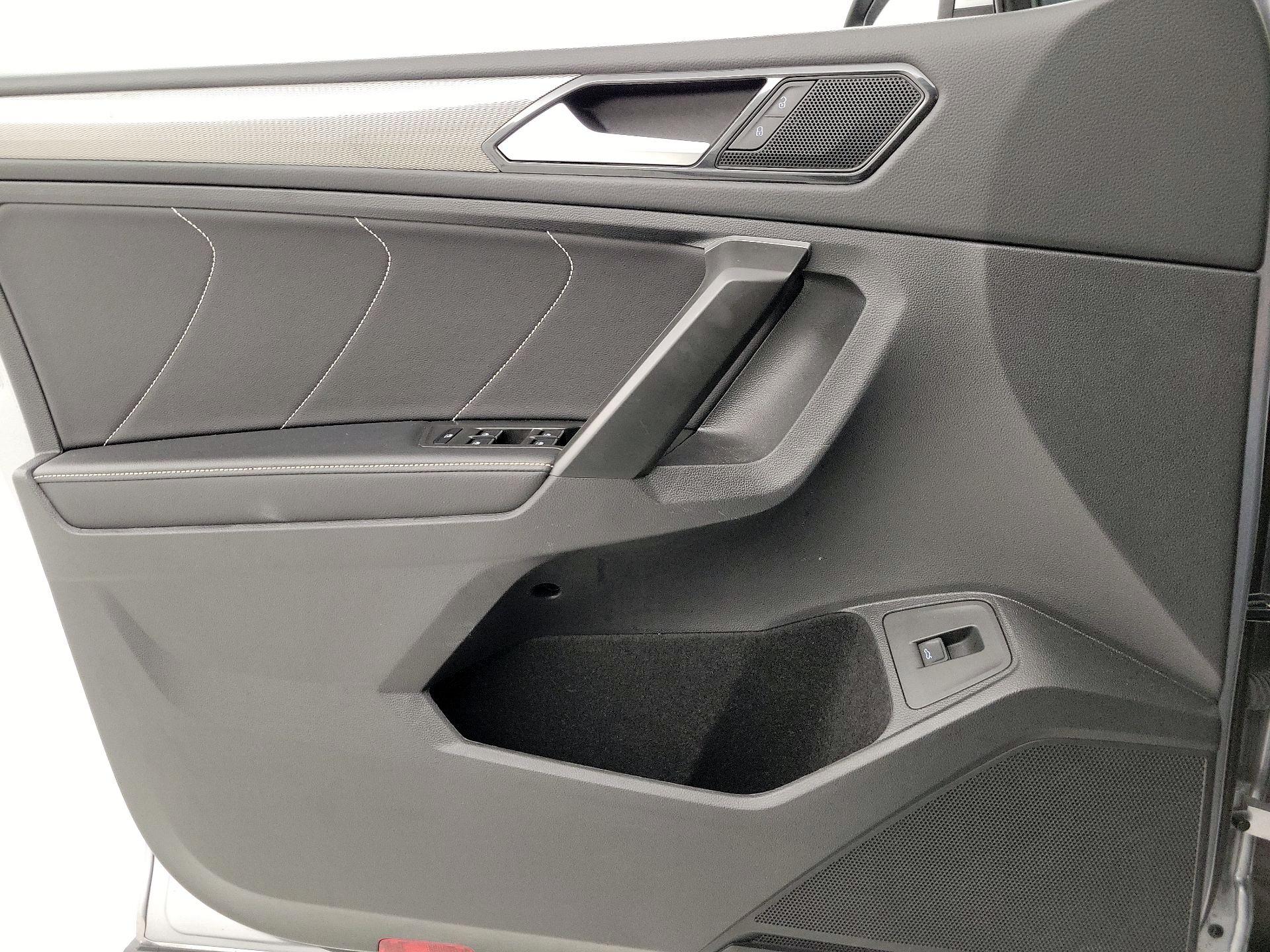 Thumbnail: 2024 Volkswagen Tiguan - 12