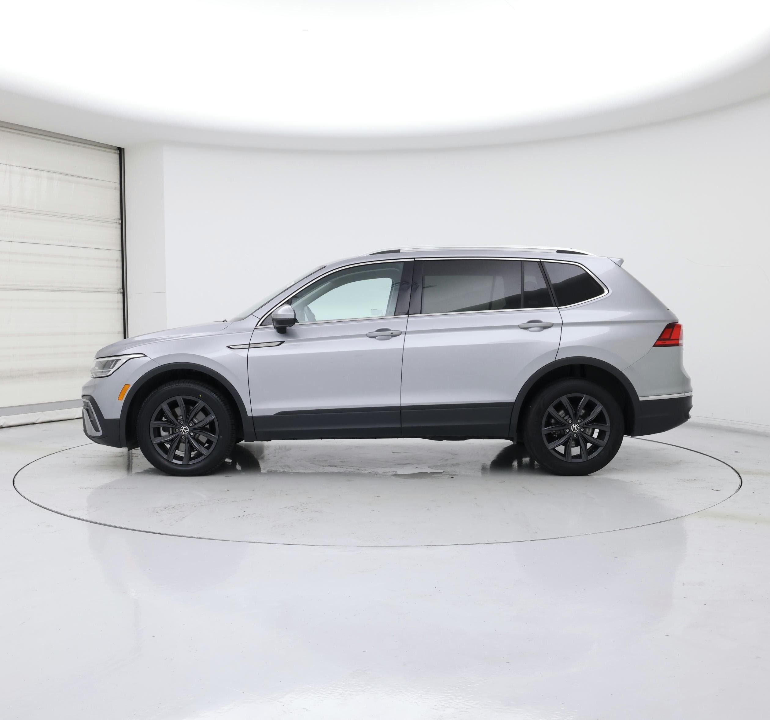 Thumbnail: 2024 Volkswagen Tiguan - 3