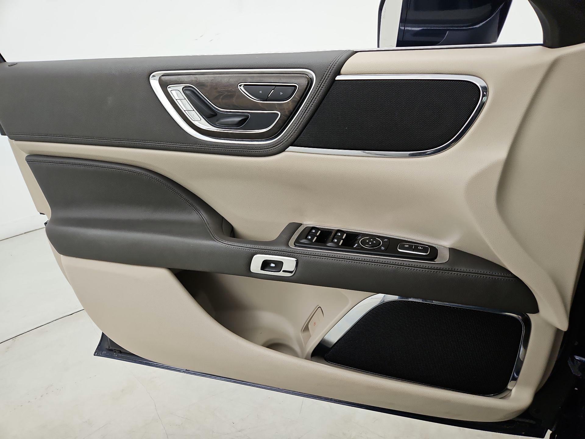 Thumbnail: 2017 Lincoln Continental - 12