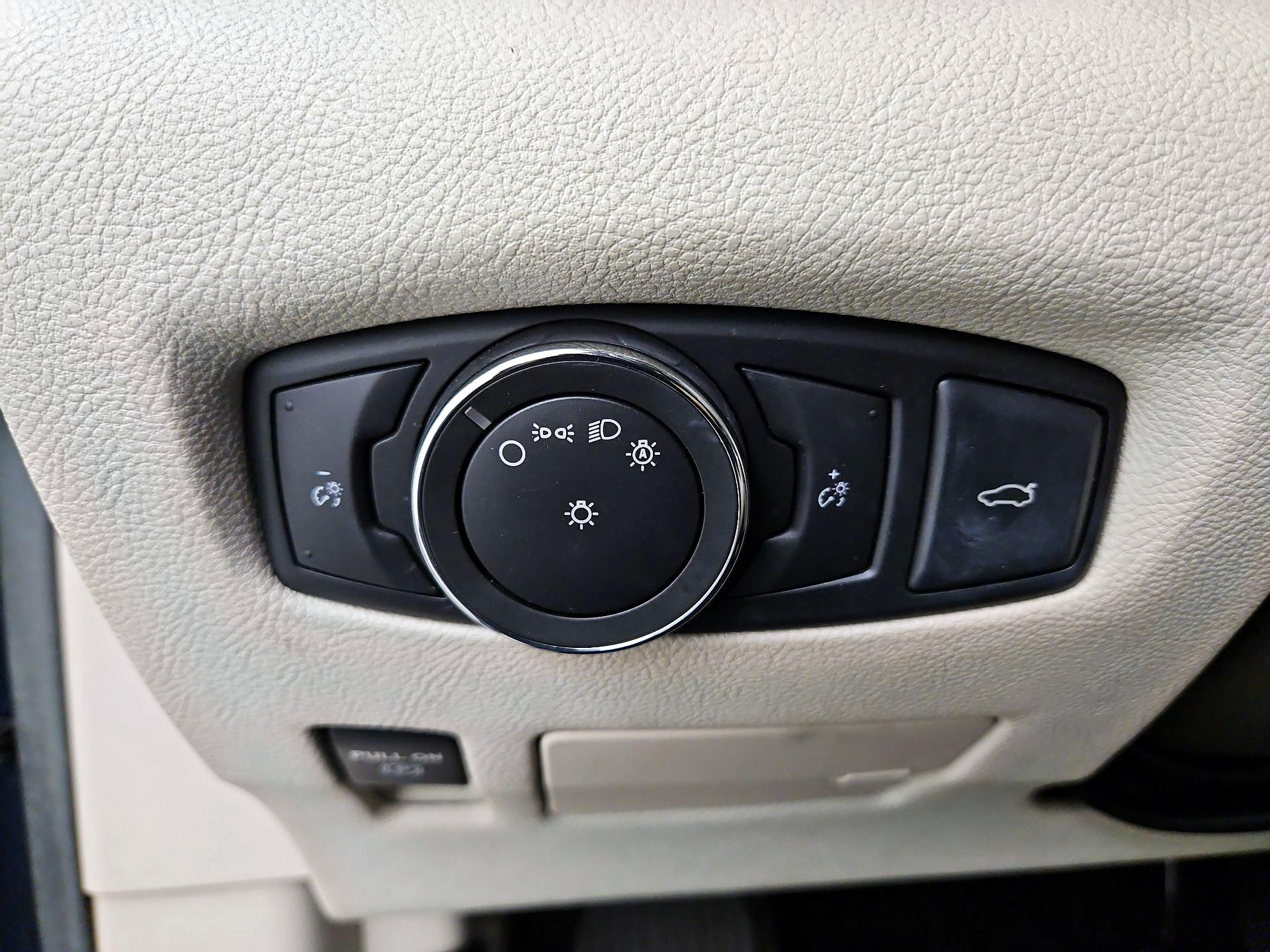 Thumbnail: 2017 Lincoln Continental - 13