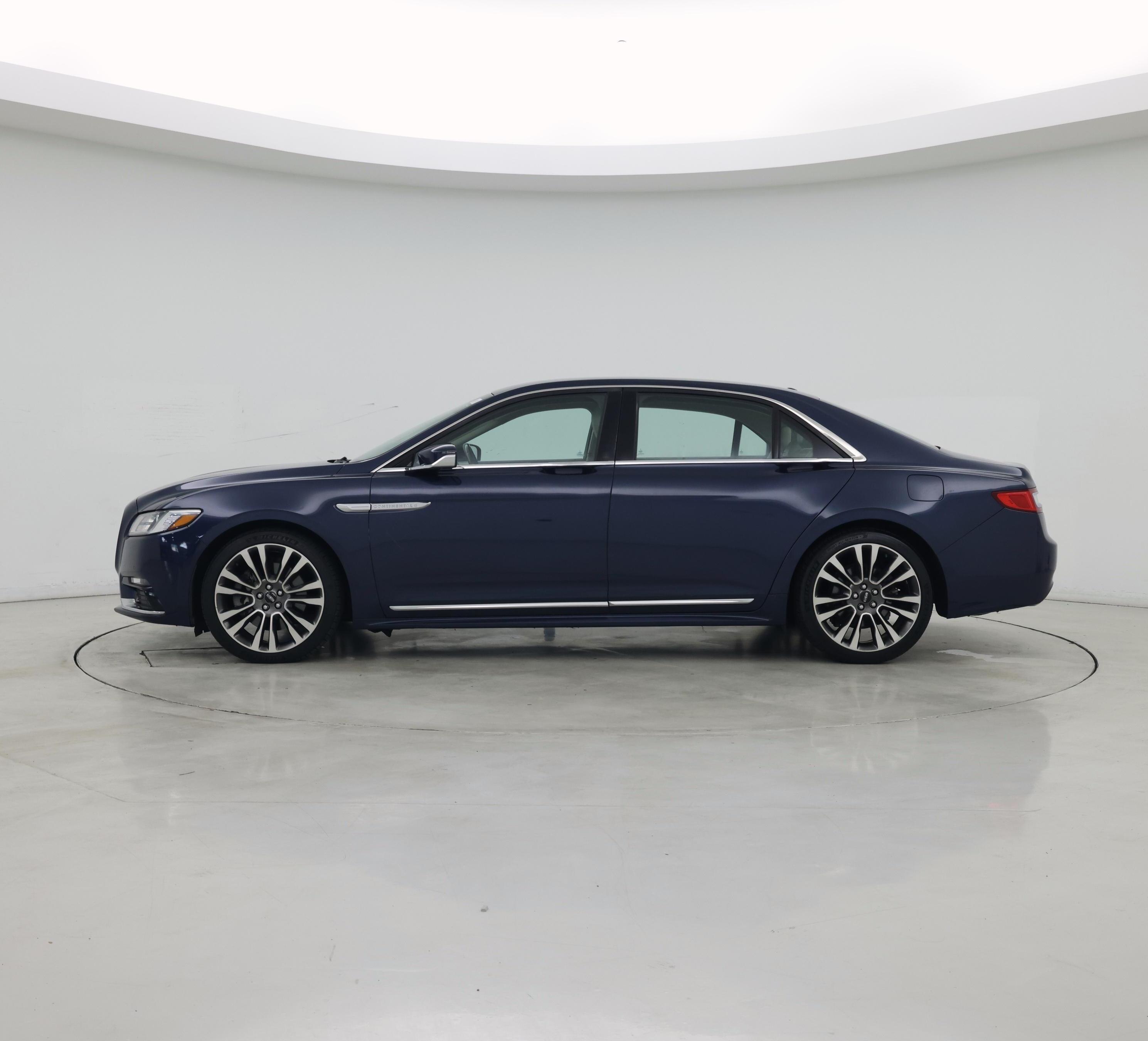Thumbnail: 2017 Lincoln Continental - 3