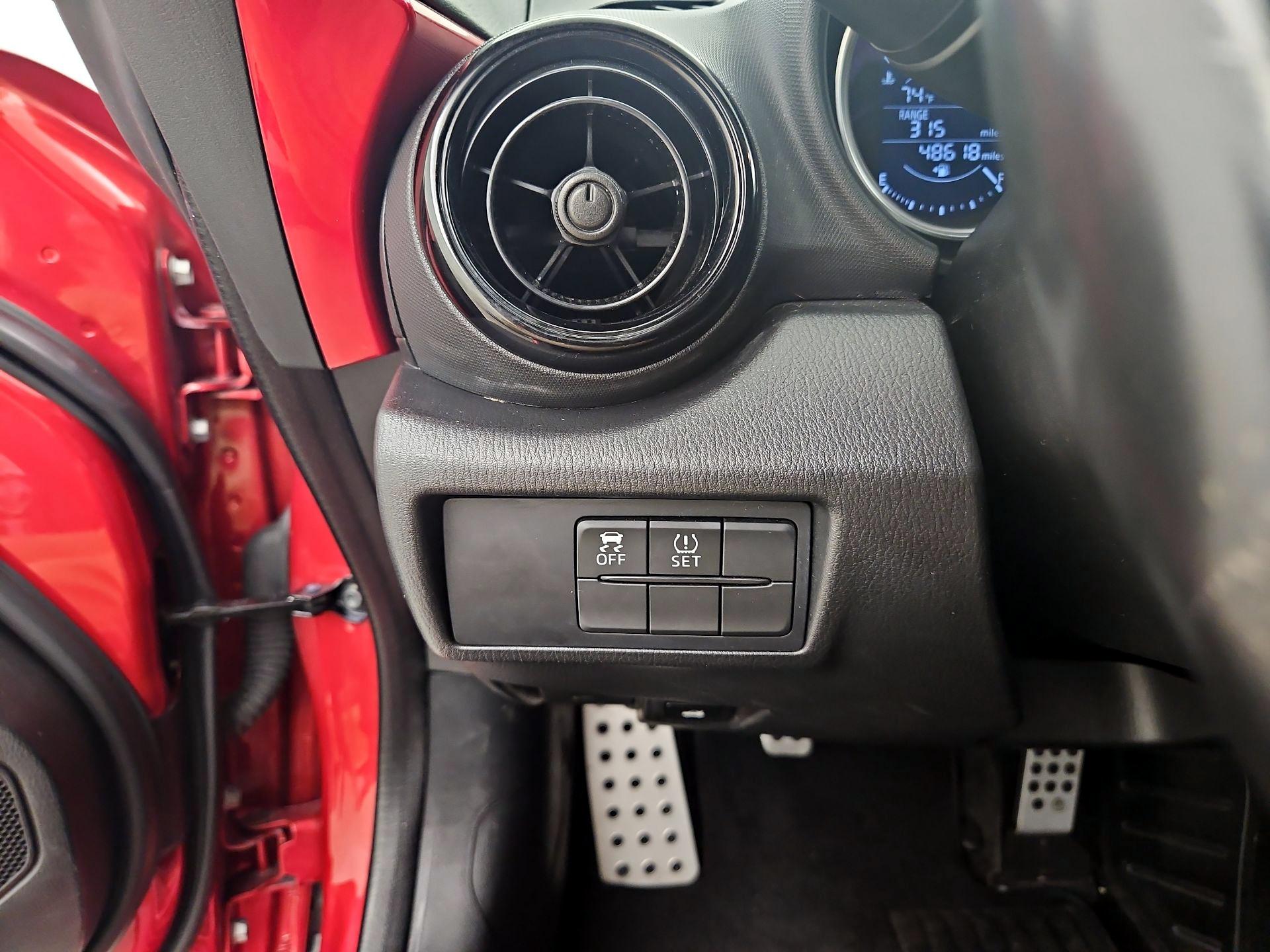 Thumbnail: 2016 Mazda MX-5 Miata - 13