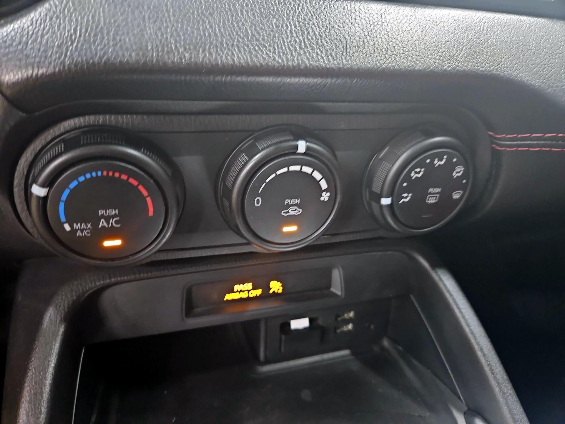 Thumbnail: 2016 Mazda MX-5 Miata - 16