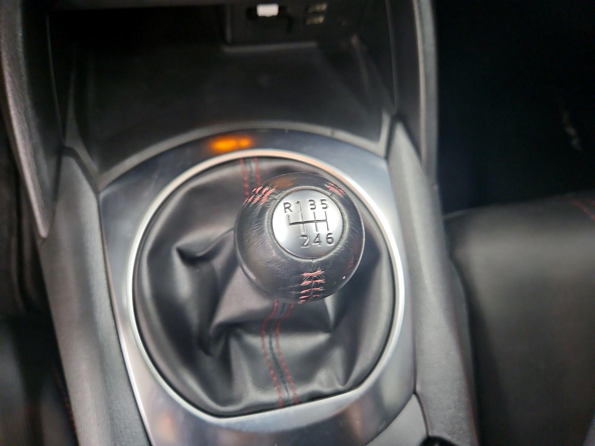 Thumbnail: 2016 Mazda MX-5 Miata - 17