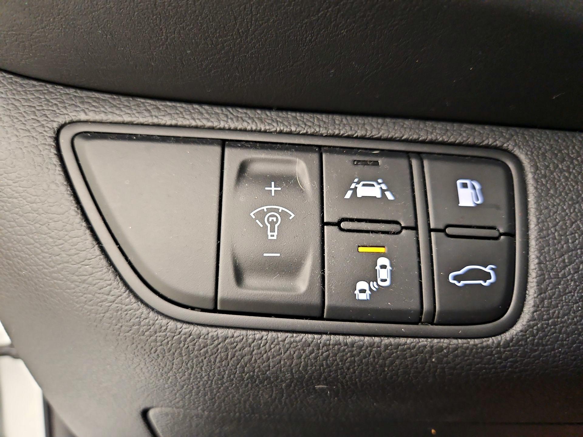 Thumbnail: 2020 Genesis G70 - 13