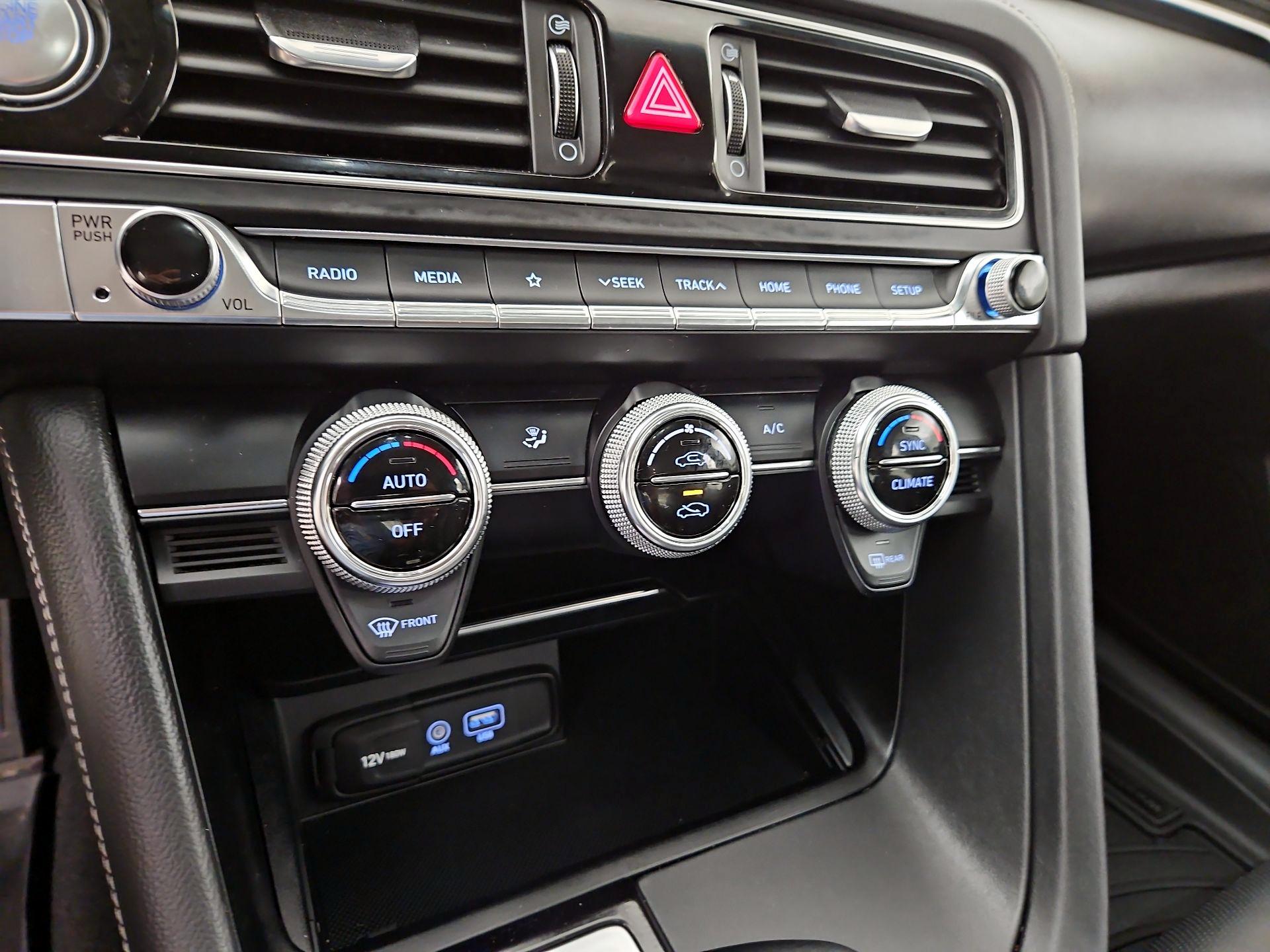 Thumbnail: 2020 Genesis G70 - 16