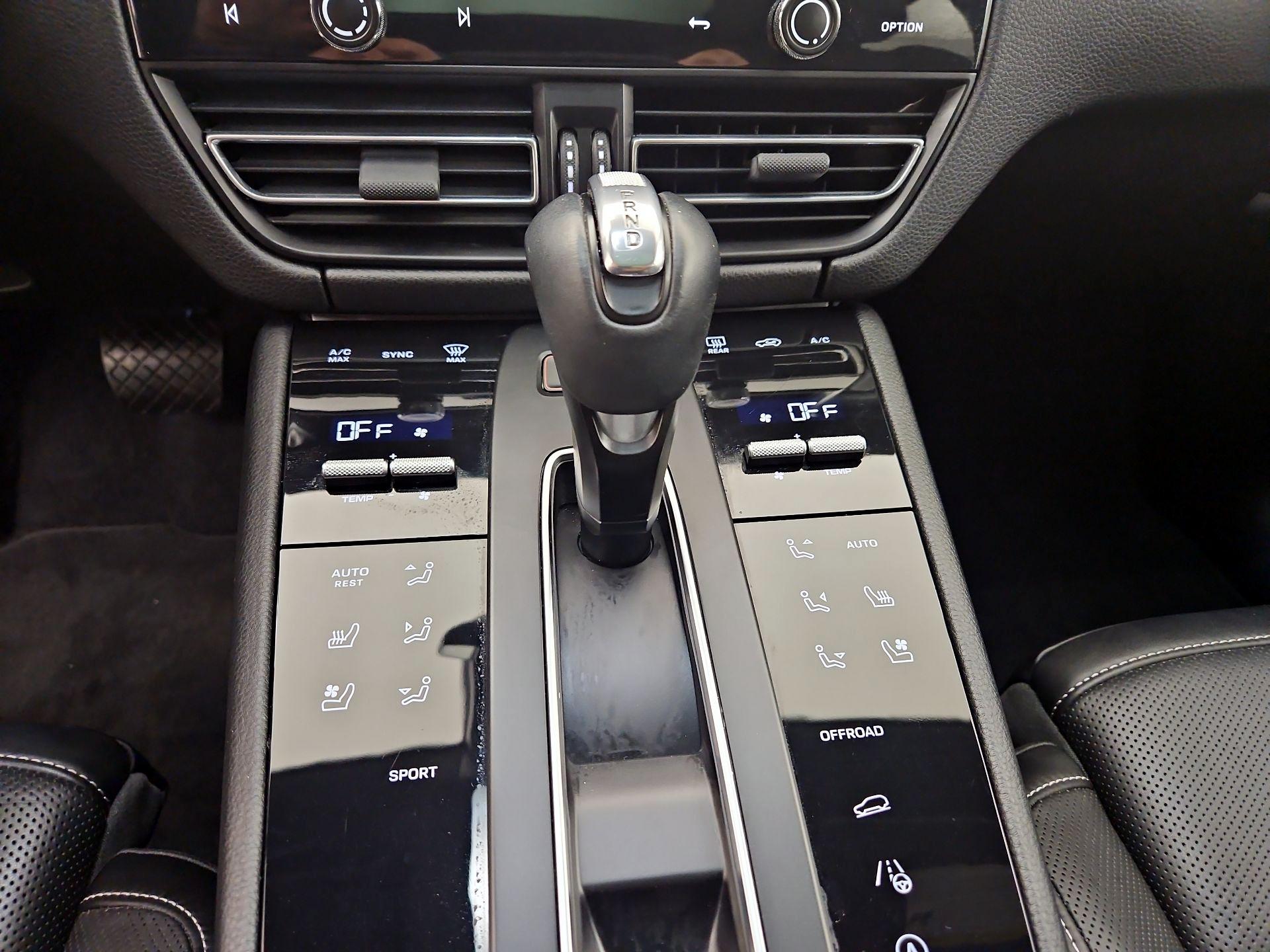 Thumbnail: 2022 Porsche Macan - 18