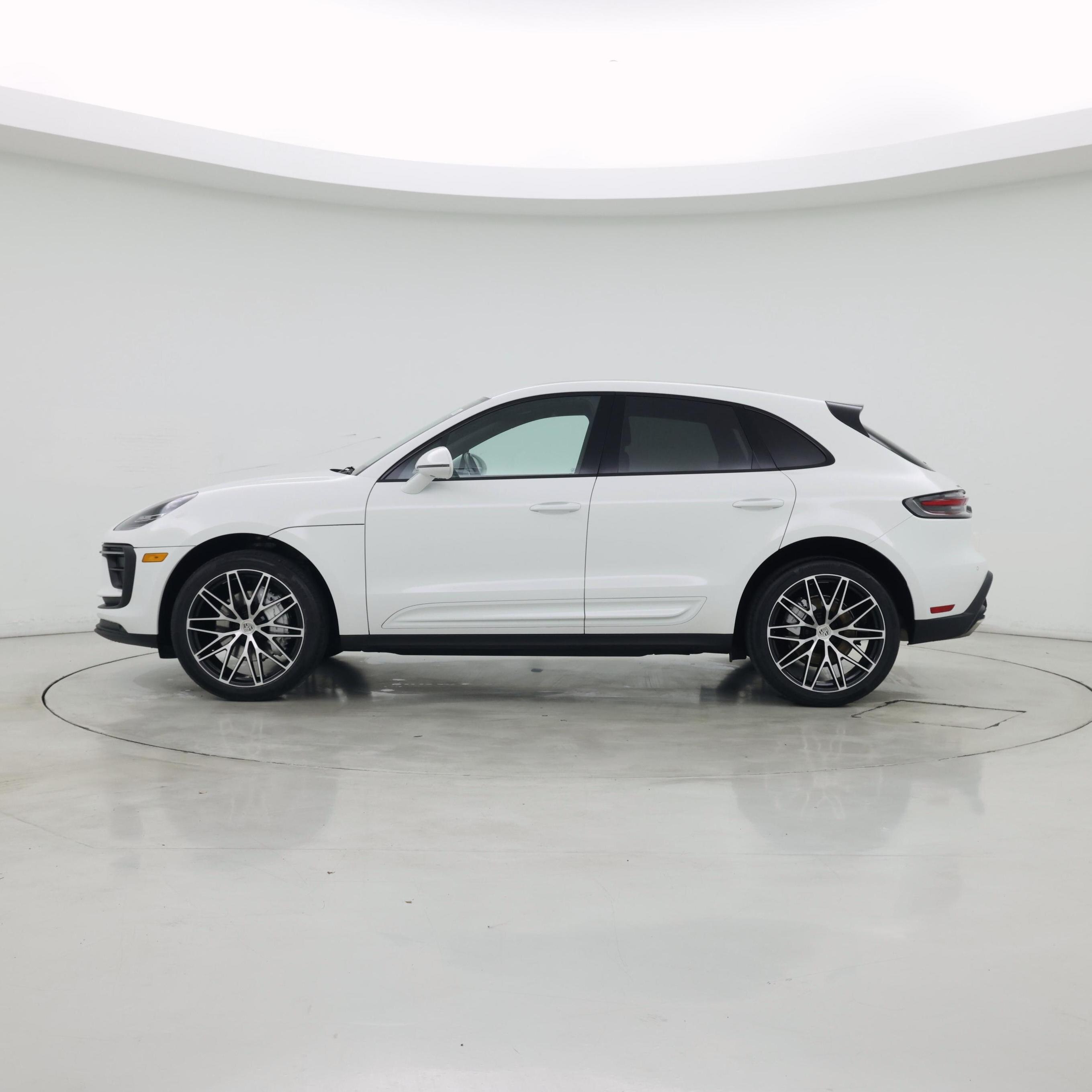 Thumbnail: 2022 Porsche Macan - 3