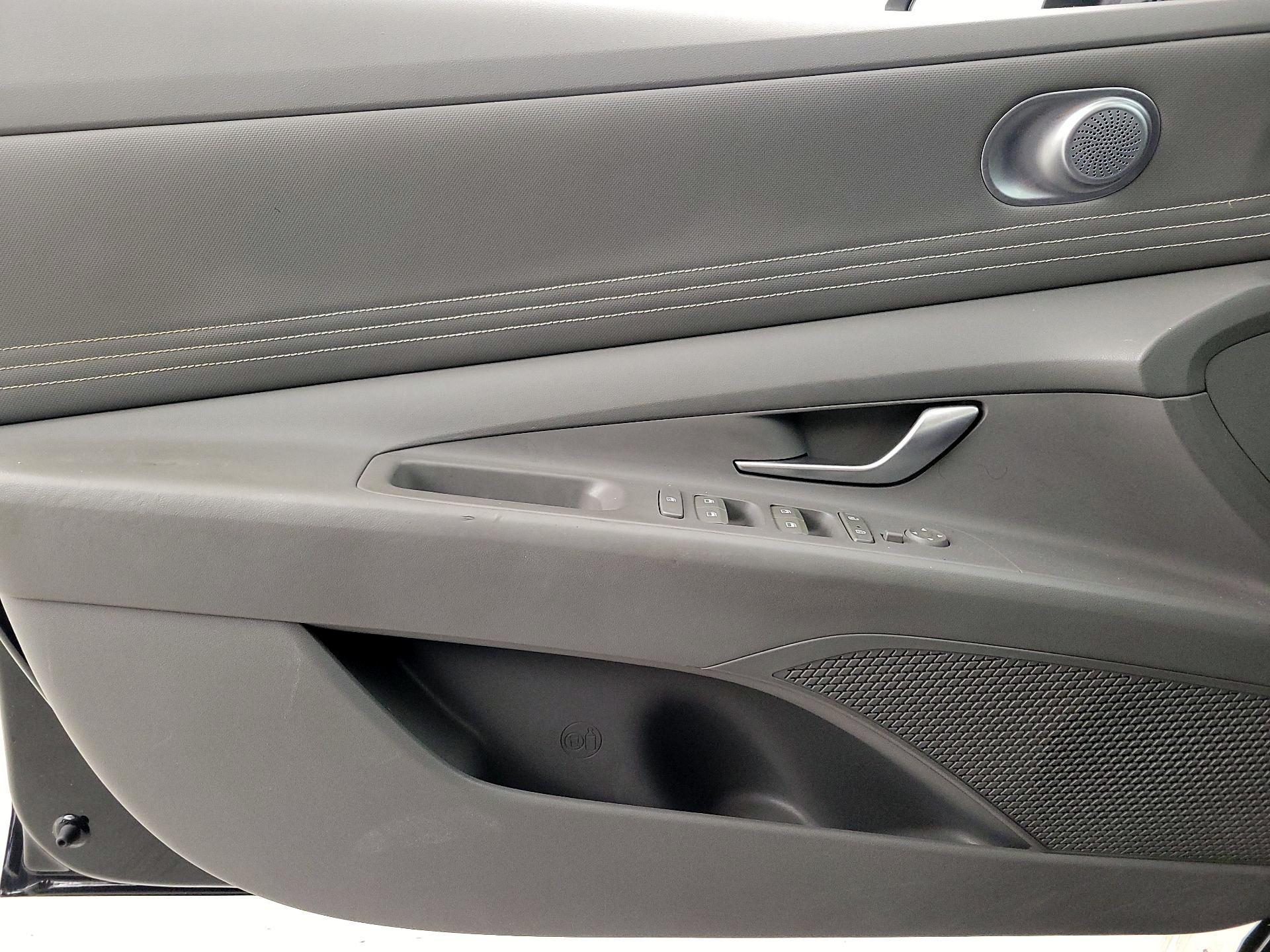 Thumbnail: 2022 Hyundai Elantra - 12