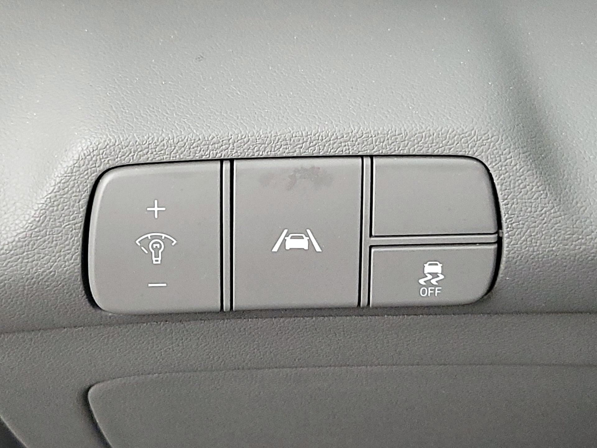 Thumbnail: 2022 Hyundai Elantra - 13