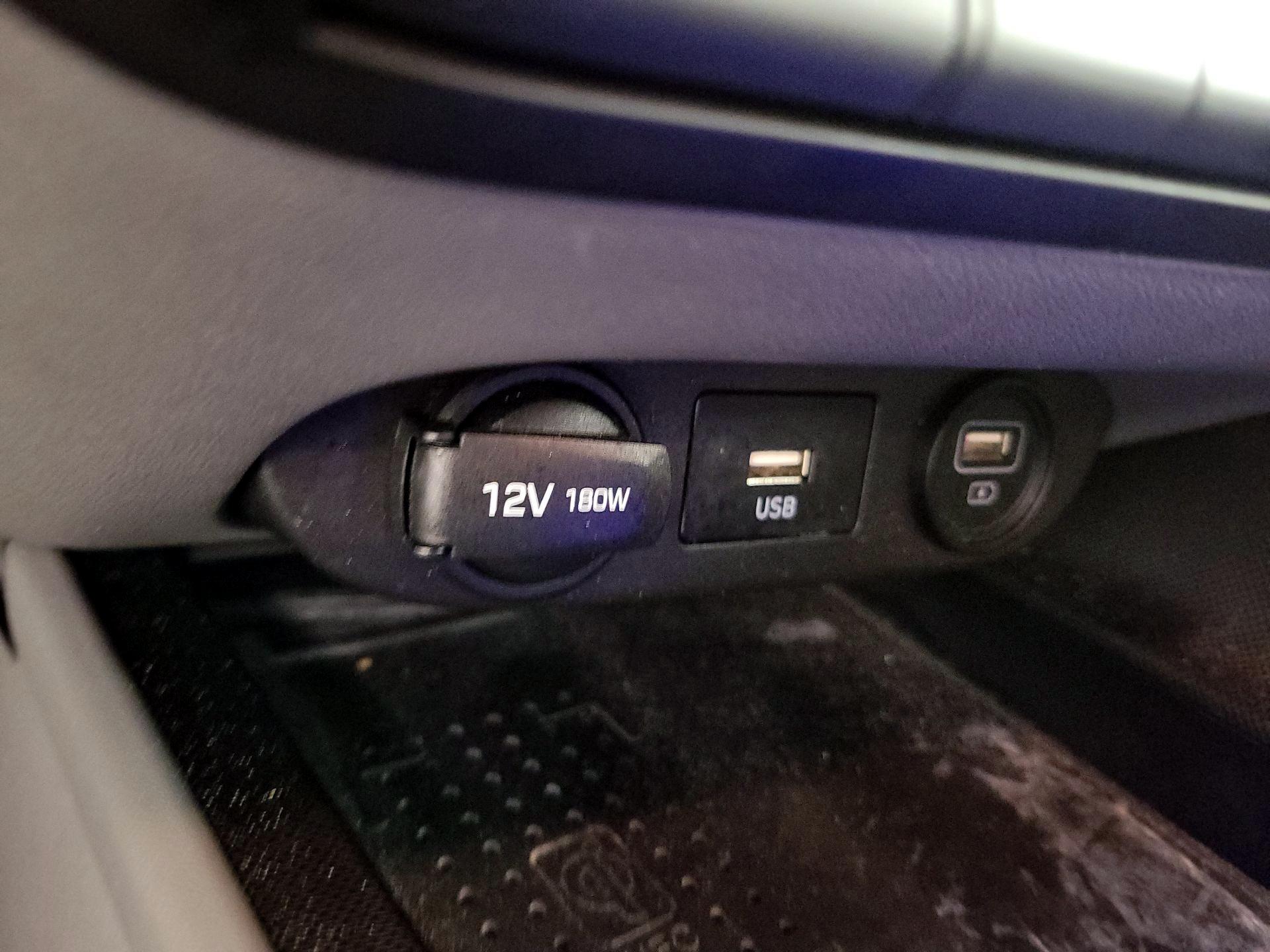 Thumbnail: 2022 Hyundai Elantra - 18