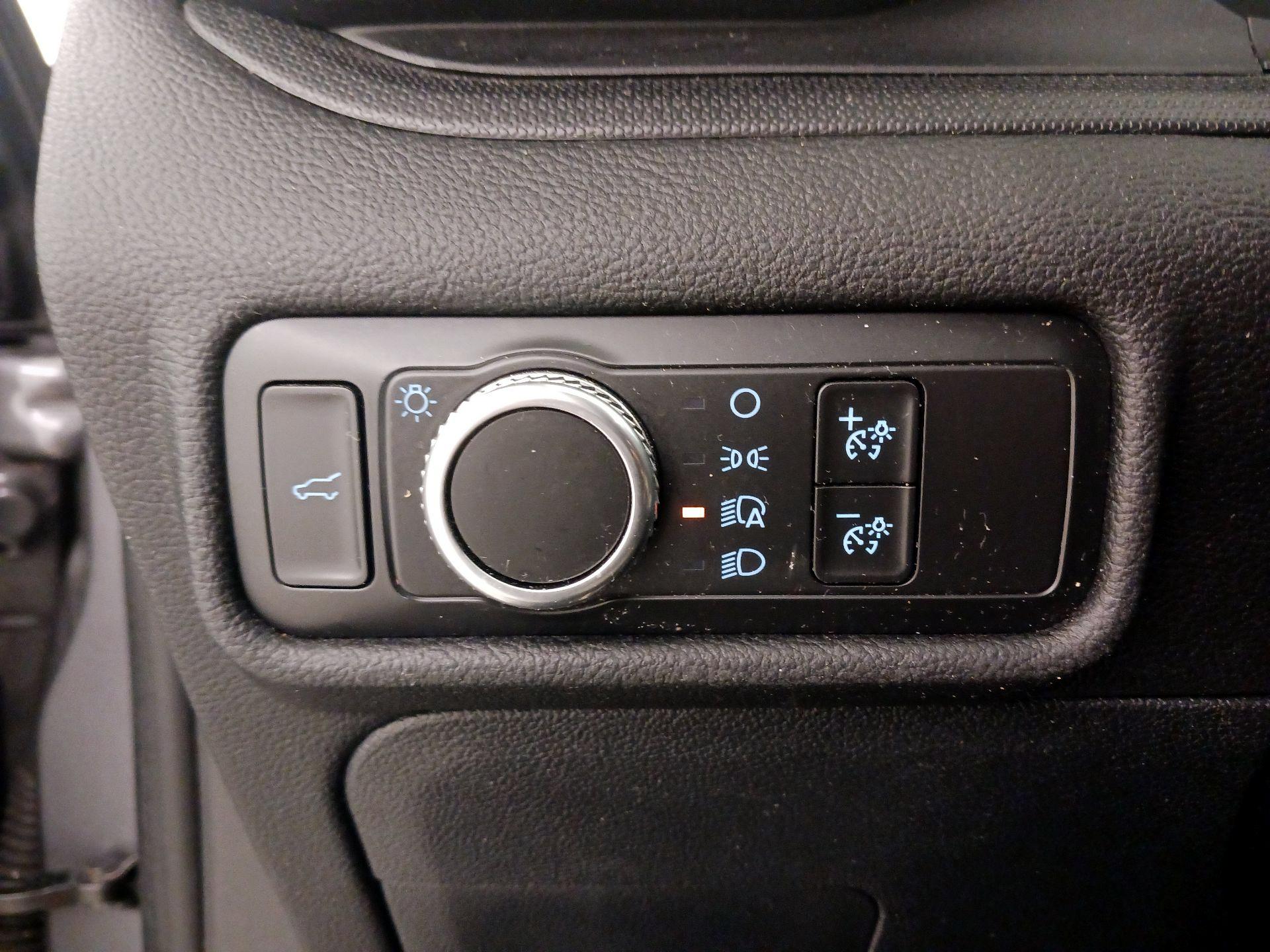 Thumbnail: 2021 Ford Explorer - 13