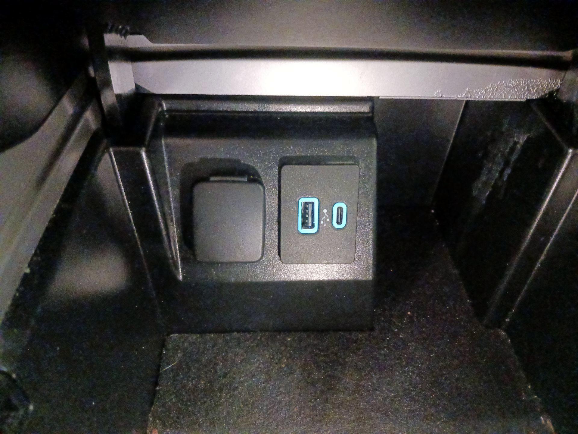 Thumbnail: 2021 Ford Explorer - 18