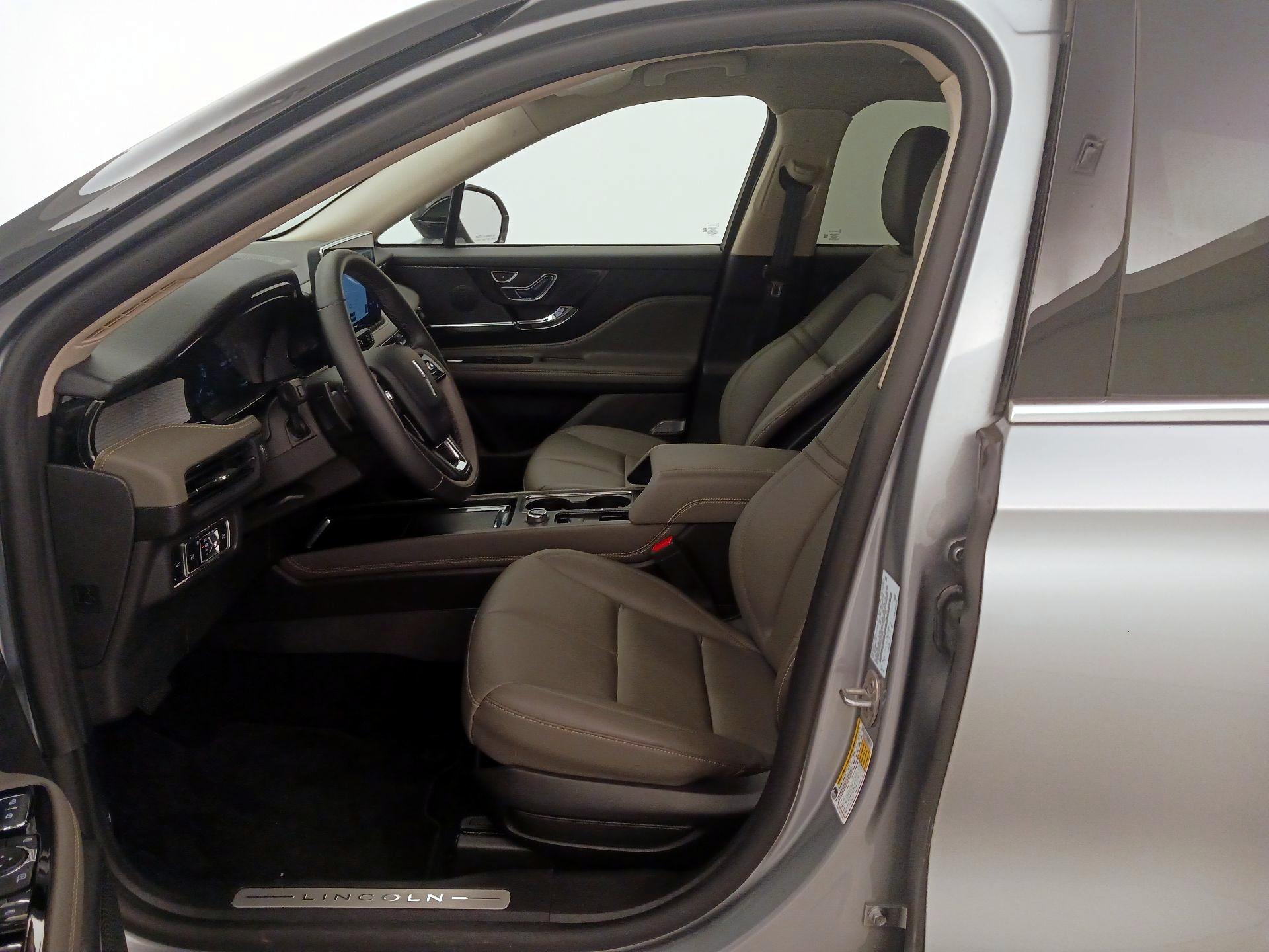 Thumbnail: 2024 Lincoln Corsair - 11
