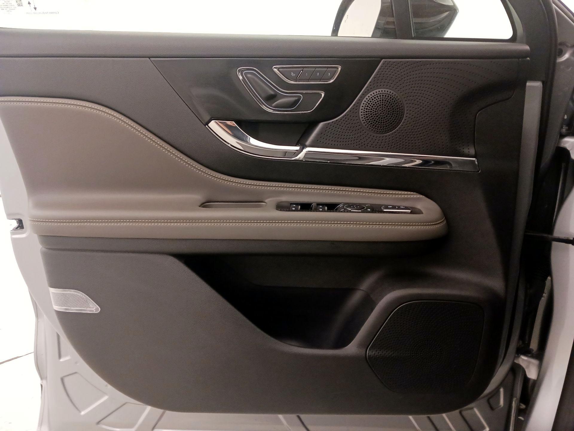 Thumbnail: 2024 Lincoln Corsair - 12