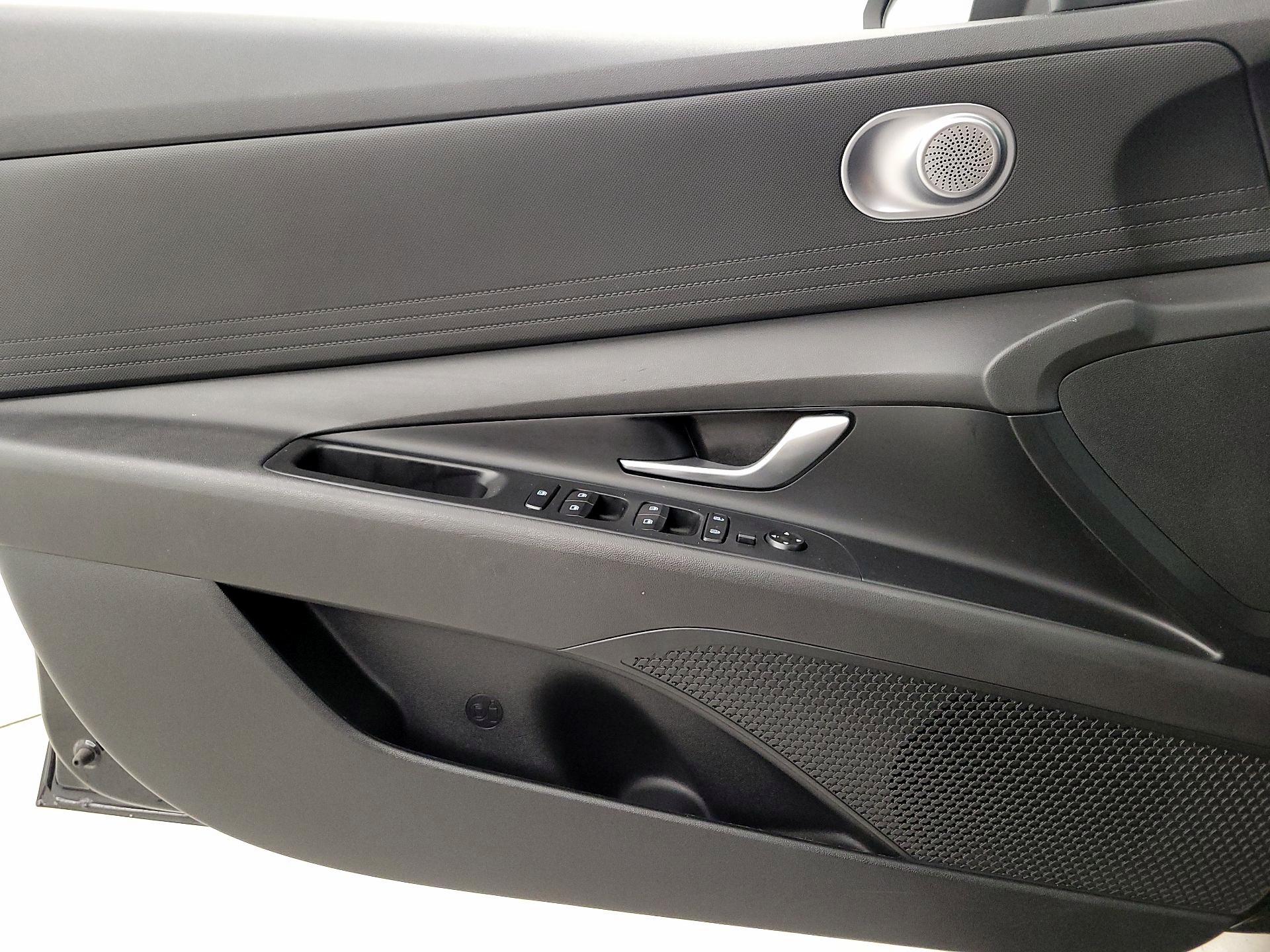 Thumbnail: 2023 Hyundai Elantra - 12