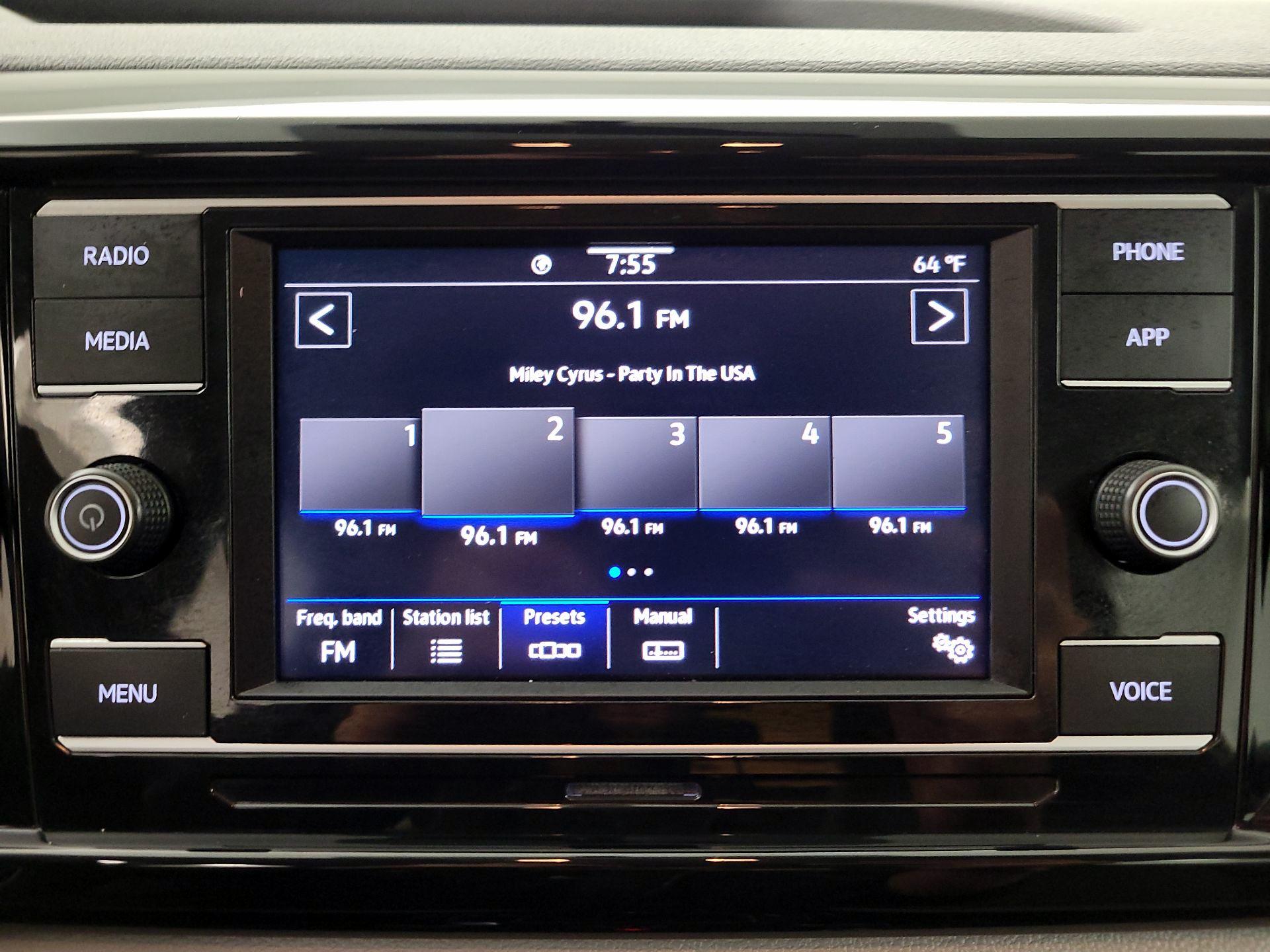 Thumbnail: 2022 Volkswagen Taos - 15