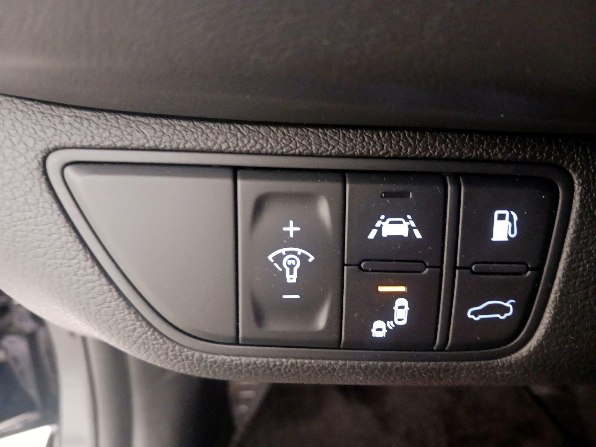 Thumbnail: 2021 Genesis G70 - 13