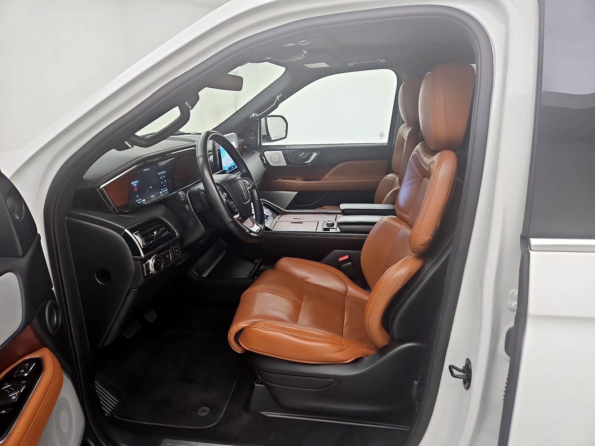 Thumbnail: 2020 Lincoln Navigator L - 11