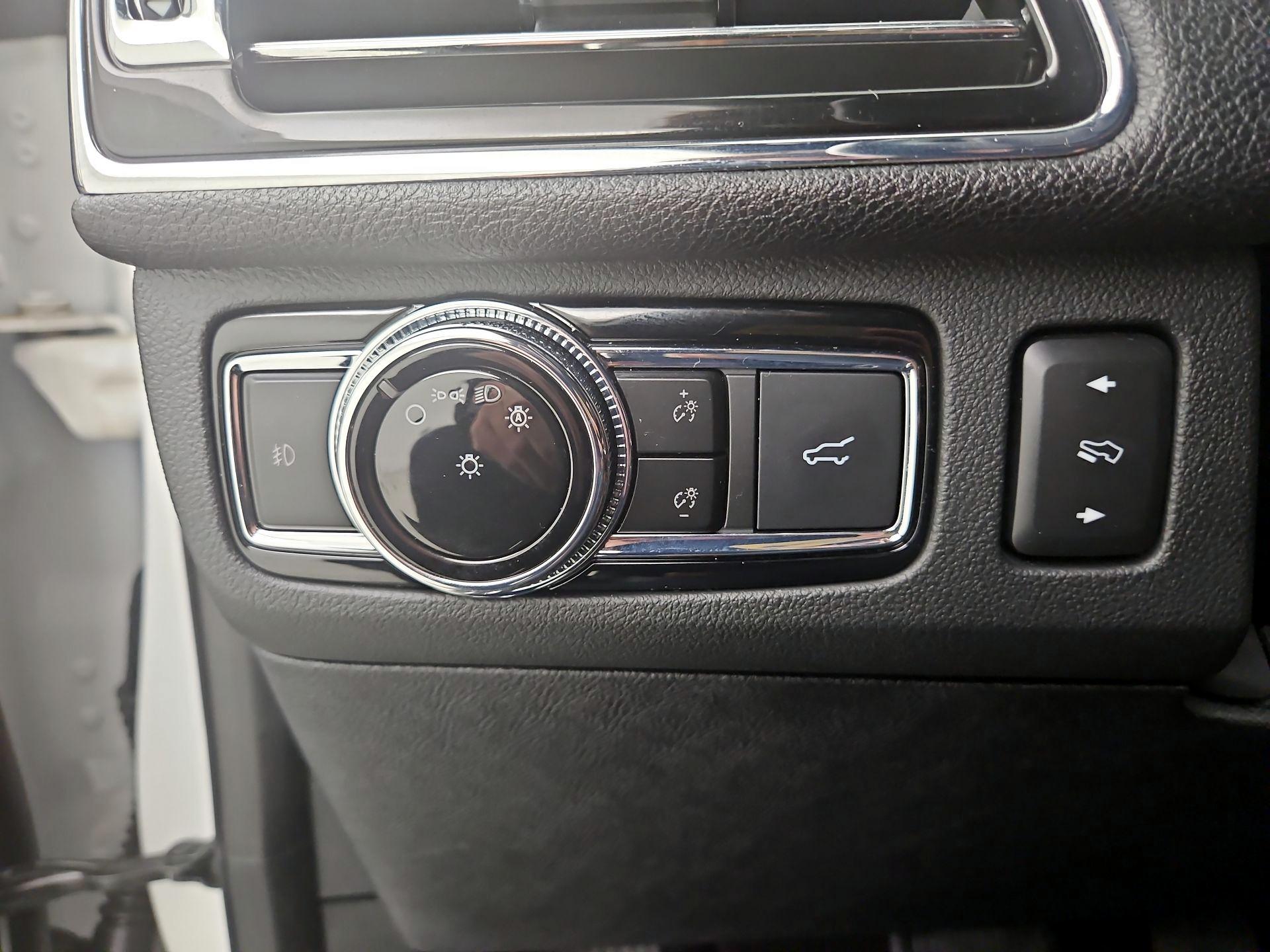 Thumbnail: 2020 Lincoln Navigator L - 13