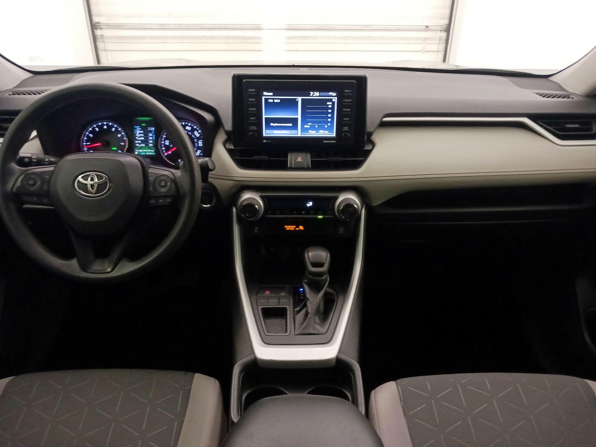 Thumbnail: 2021 Toyota RAV4 - 9