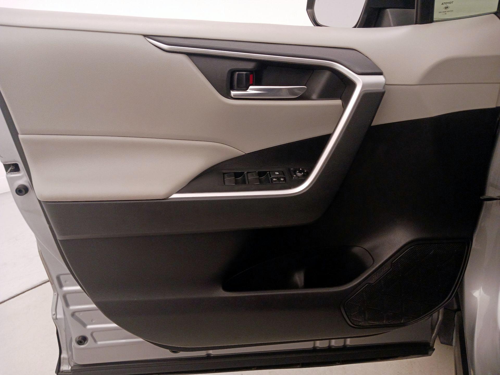 Thumbnail: 2021 Toyota RAV4 - 12