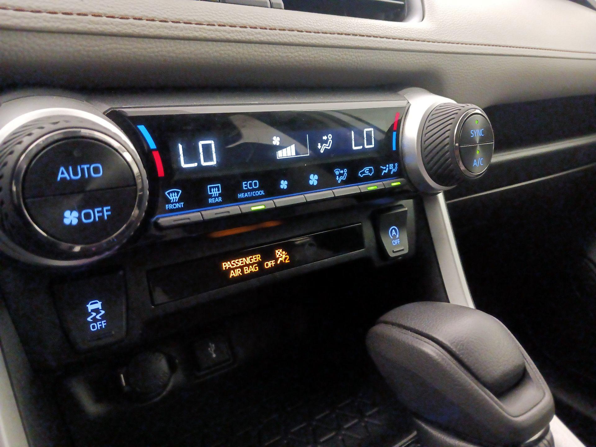 Thumbnail: 2021 Toyota RAV4 - 16