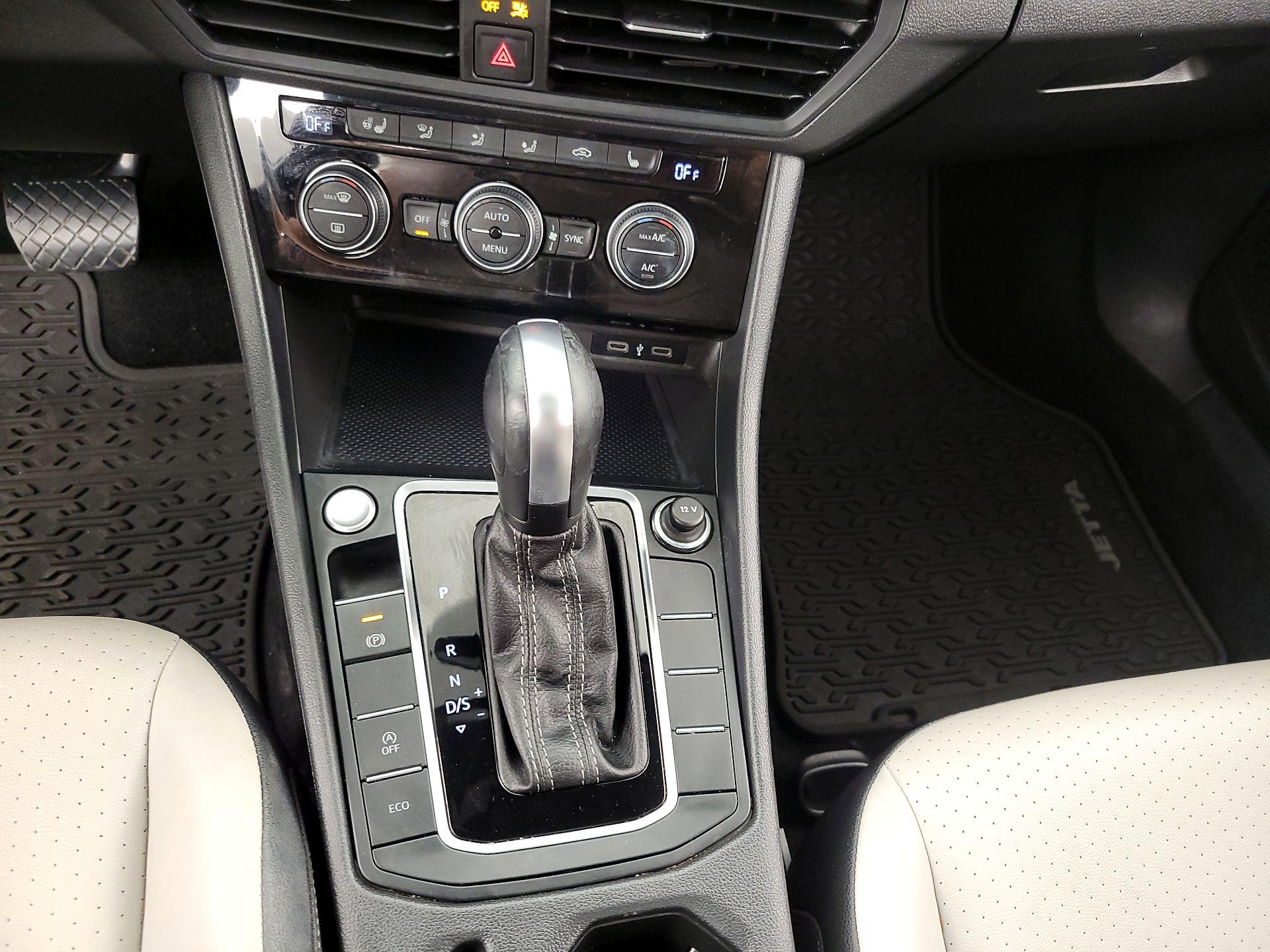 Thumbnail: 2021 Volkswagen Jetta - 17