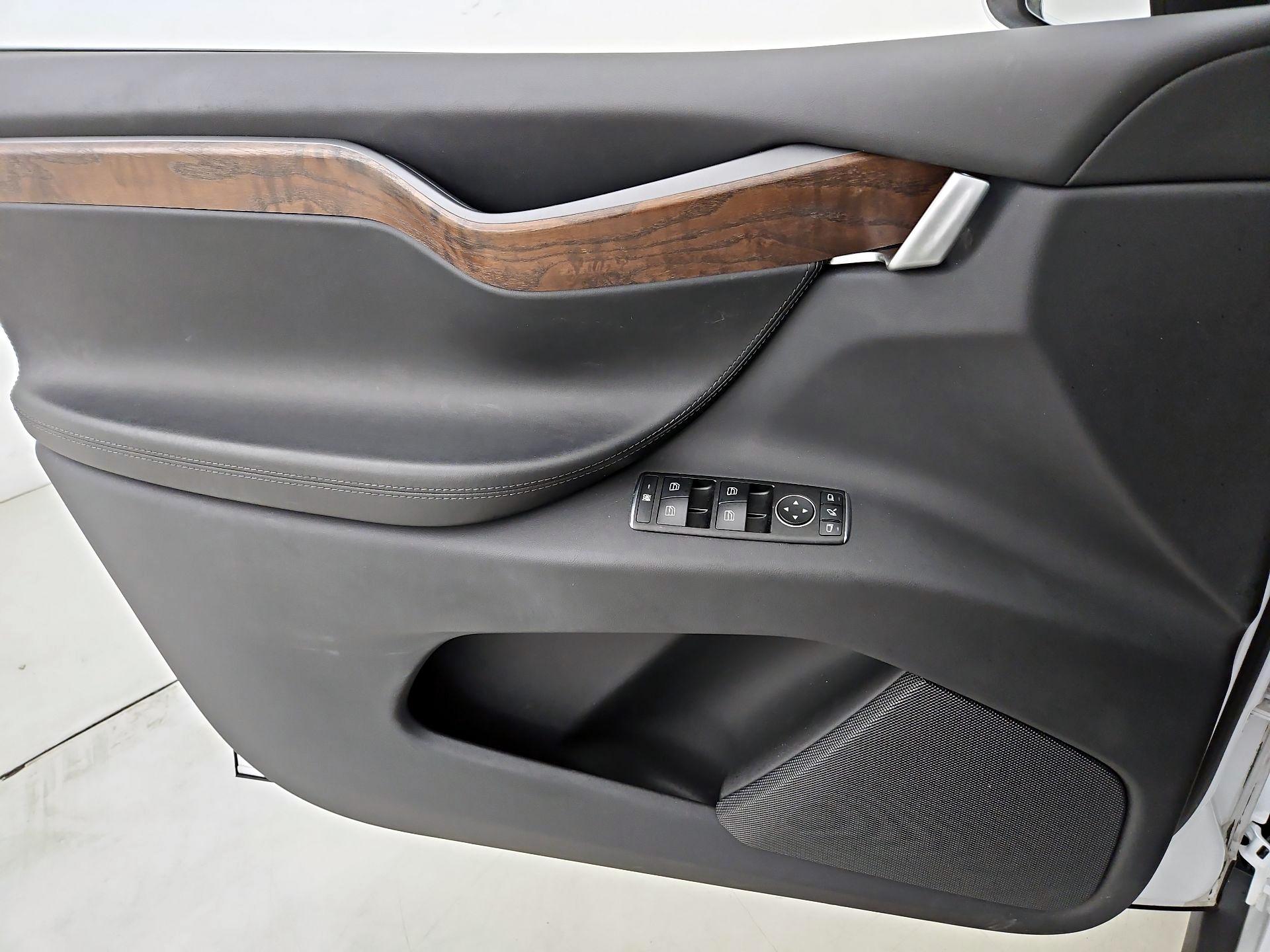 Thumbnail: 2020 Tesla Model X - 12