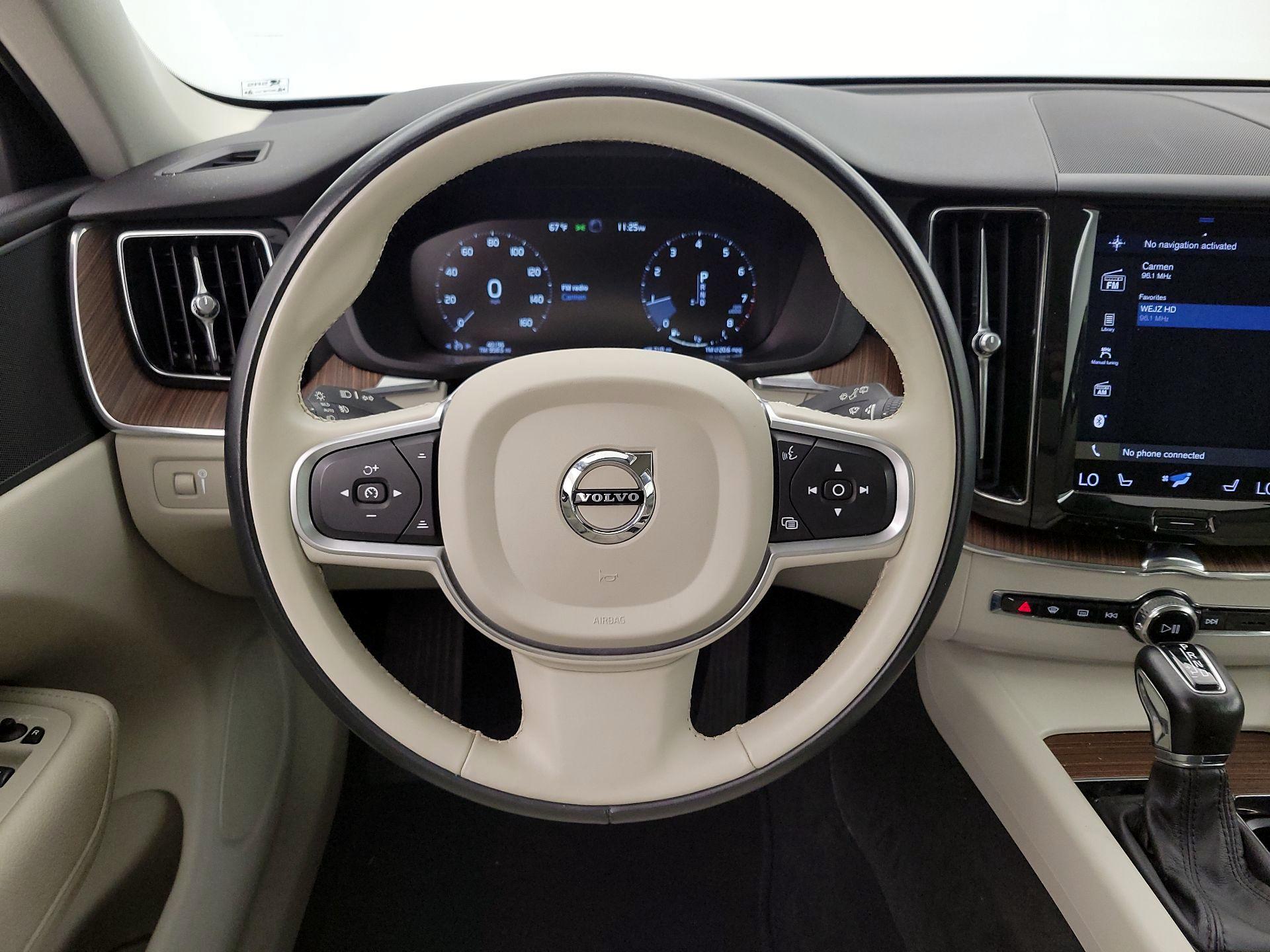 Thumbnail: 2021 Volvo XC60 - 10