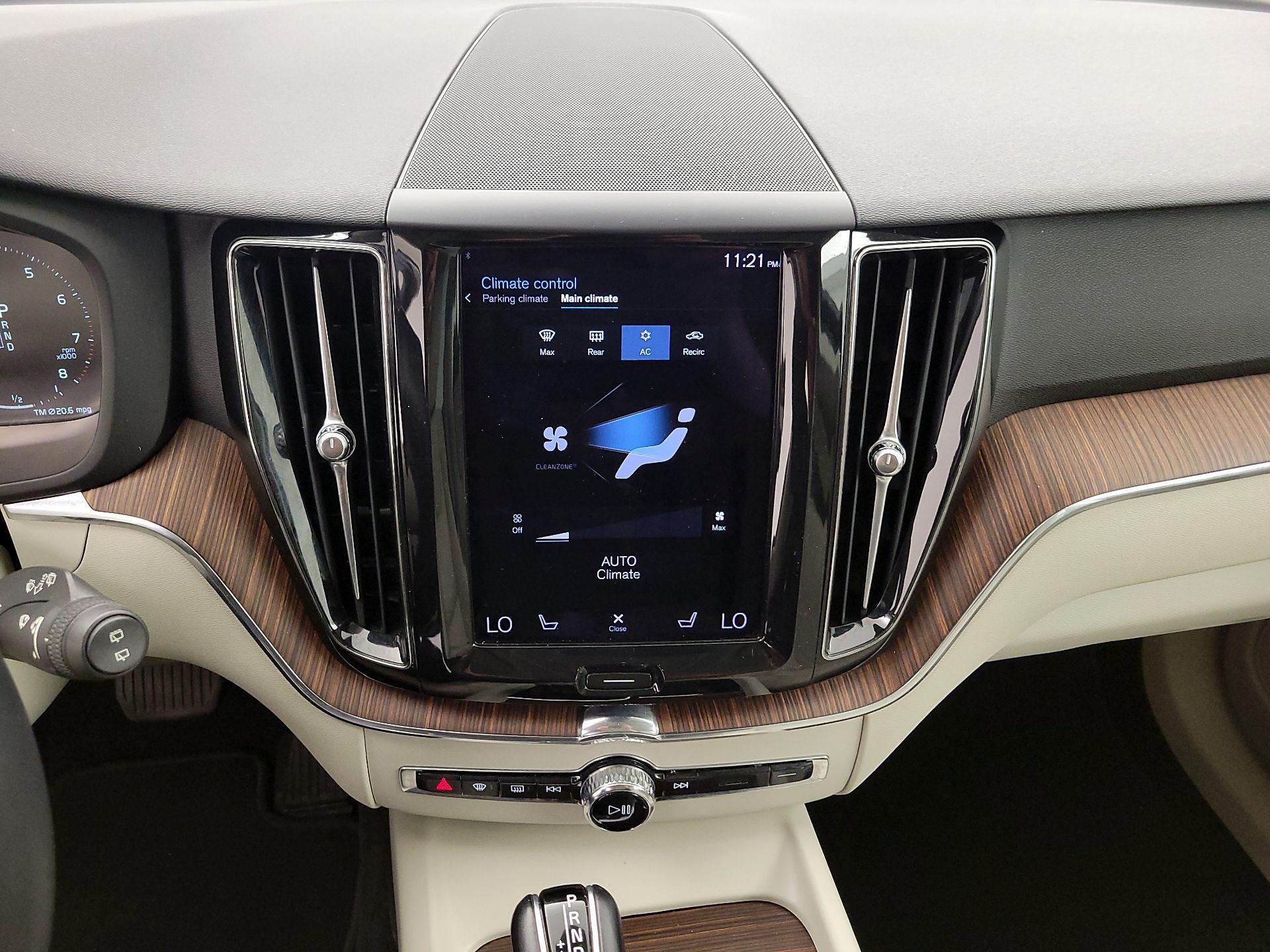 Thumbnail: 2021 Volvo XC60 - 16